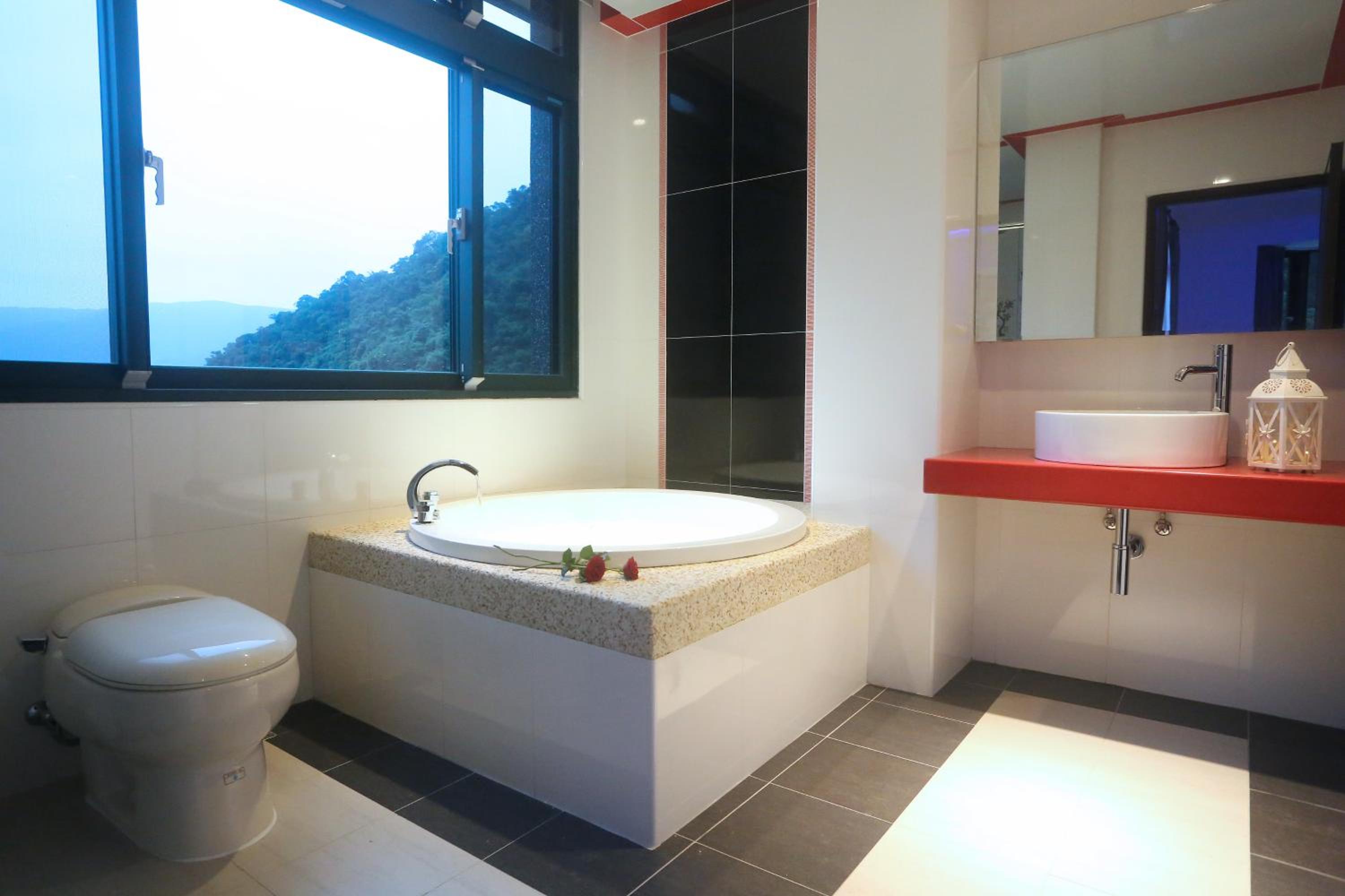 King Room with Mountain View photo 2