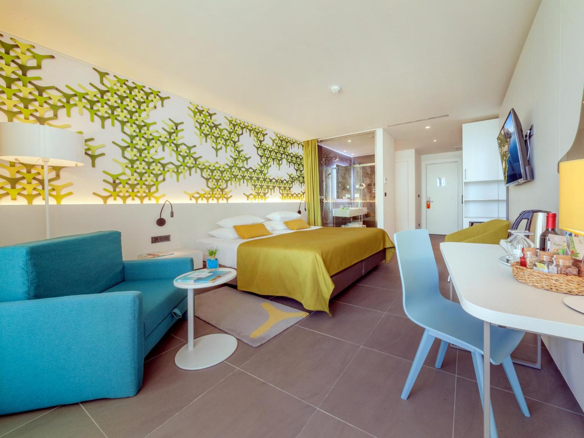 Premium Double Room Sea Side with Balcony - Photo 1