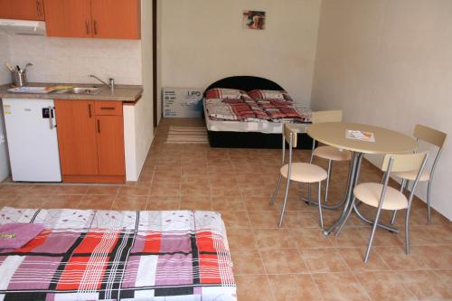 Standard Triple Room photo 2