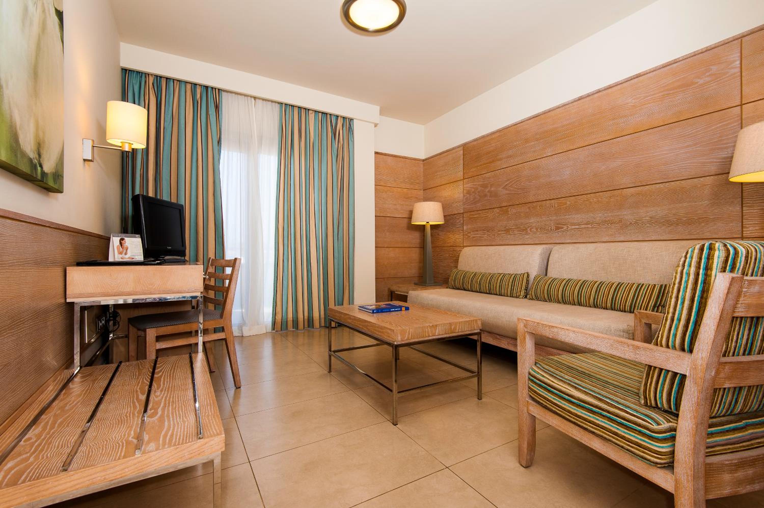 Junior Suite with Mountain View (3 Adults)