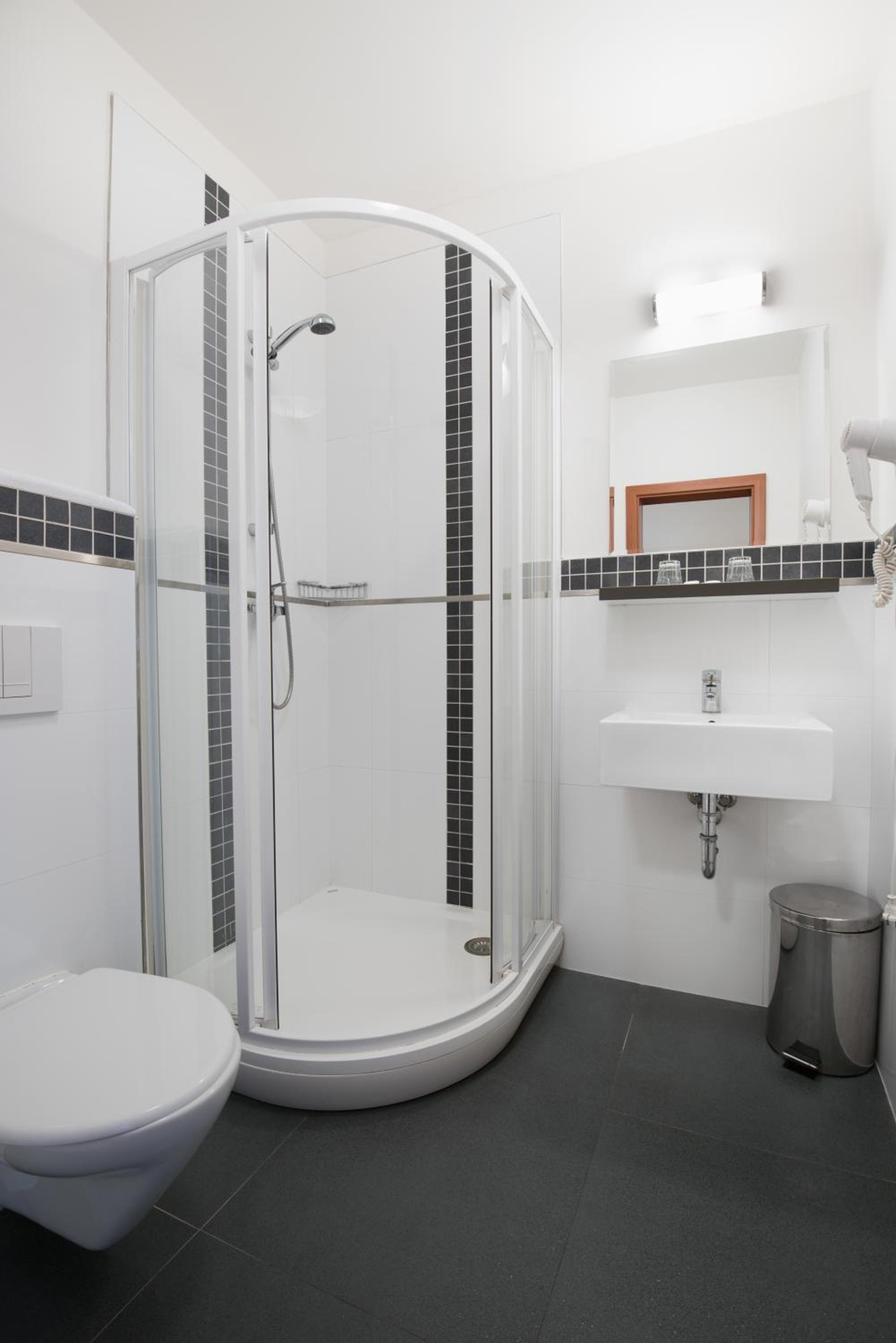 Double or Twin Room - Photo 4