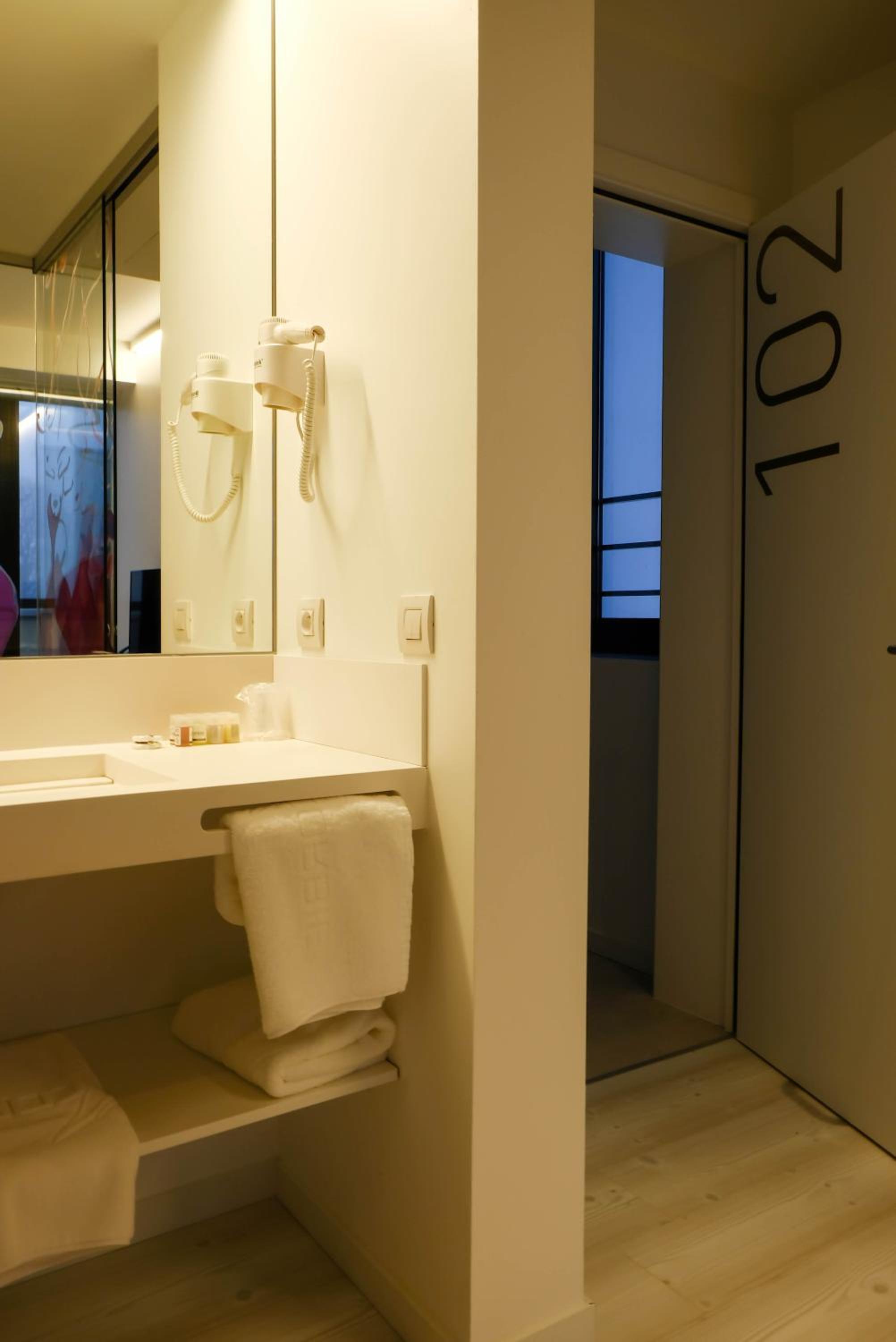 Standard Double or Twin Room photo 2