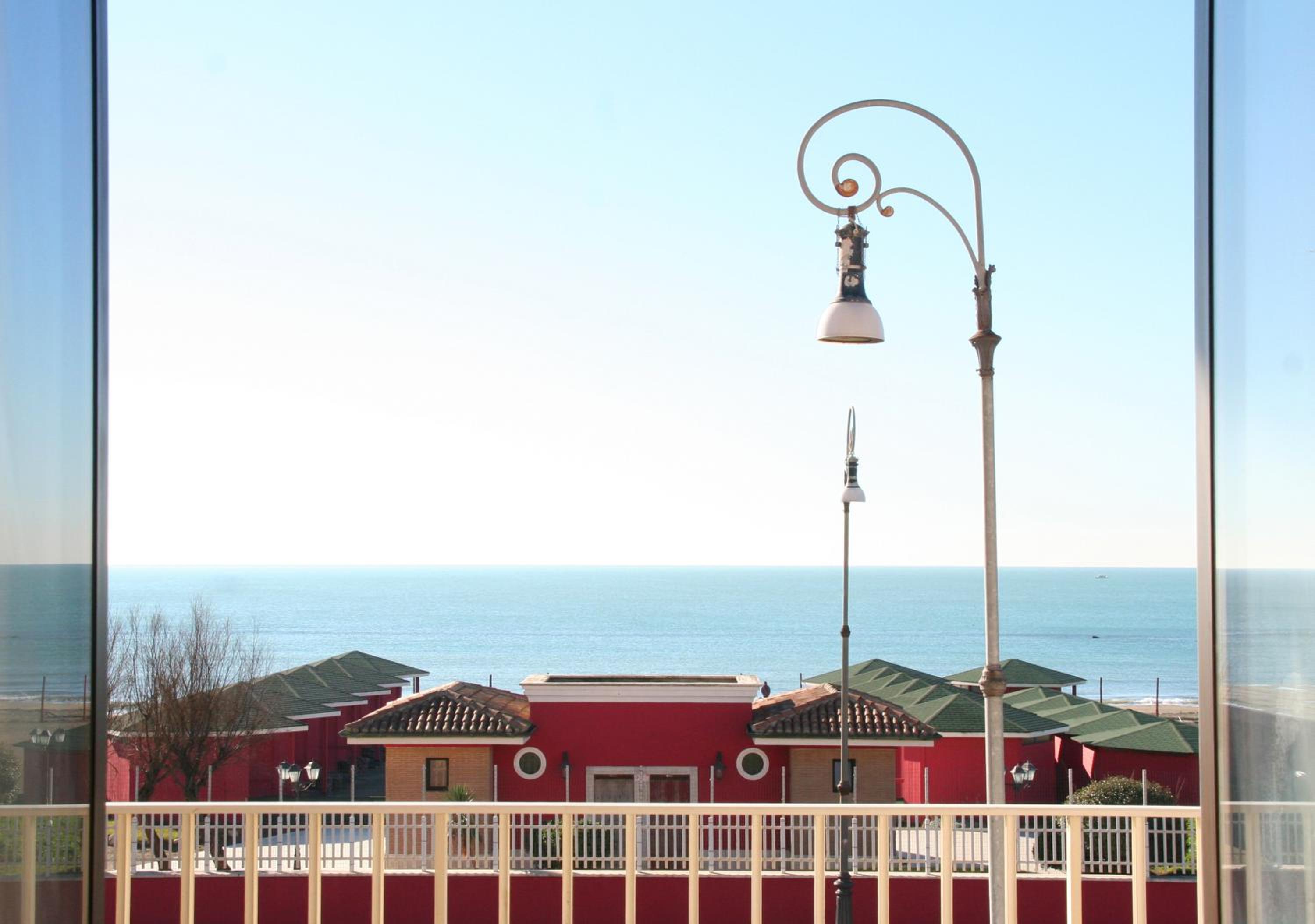 Double or Twin Room with Sea View - Photo 9