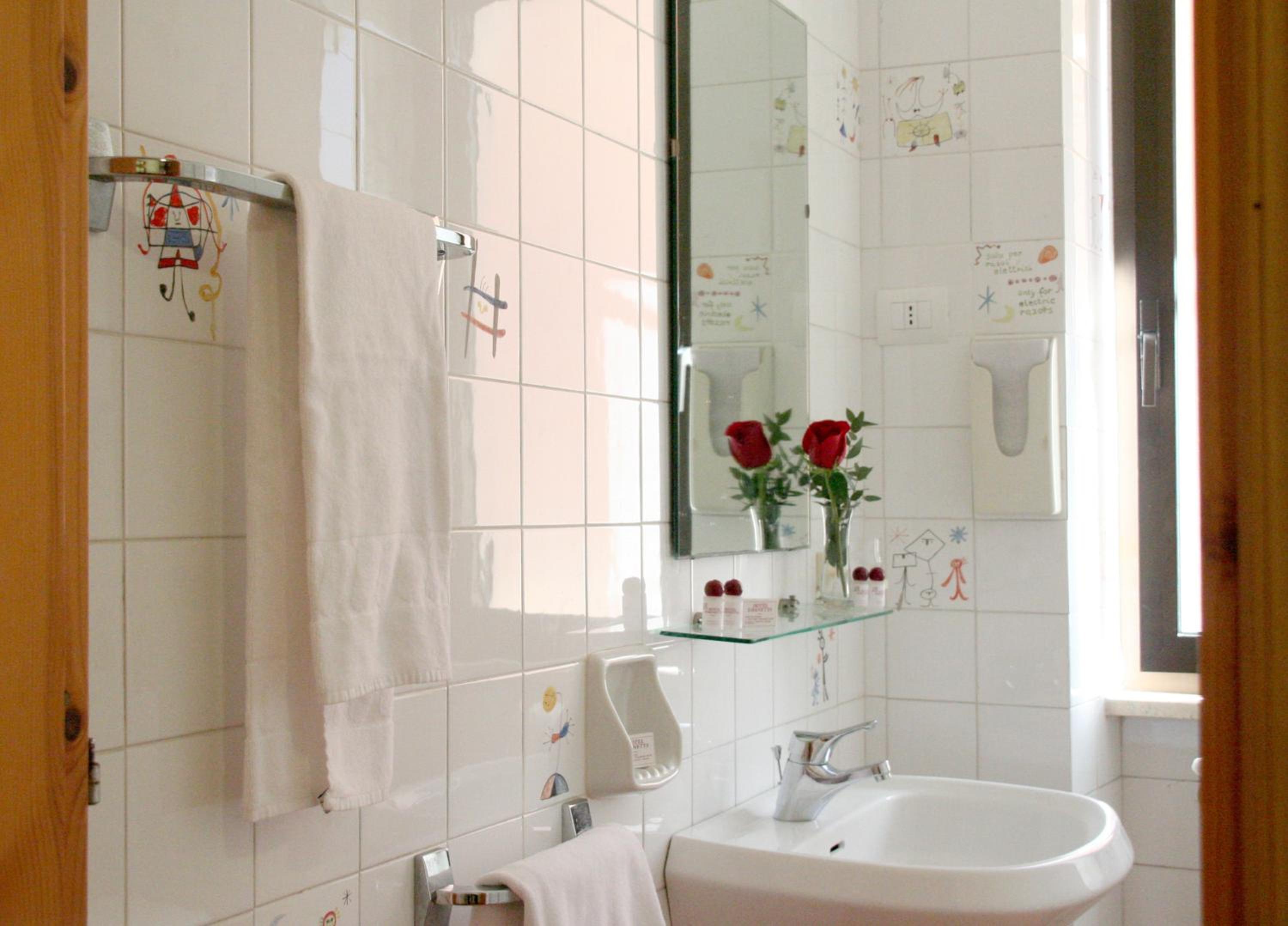 Double or Twin Room - Photo 4
