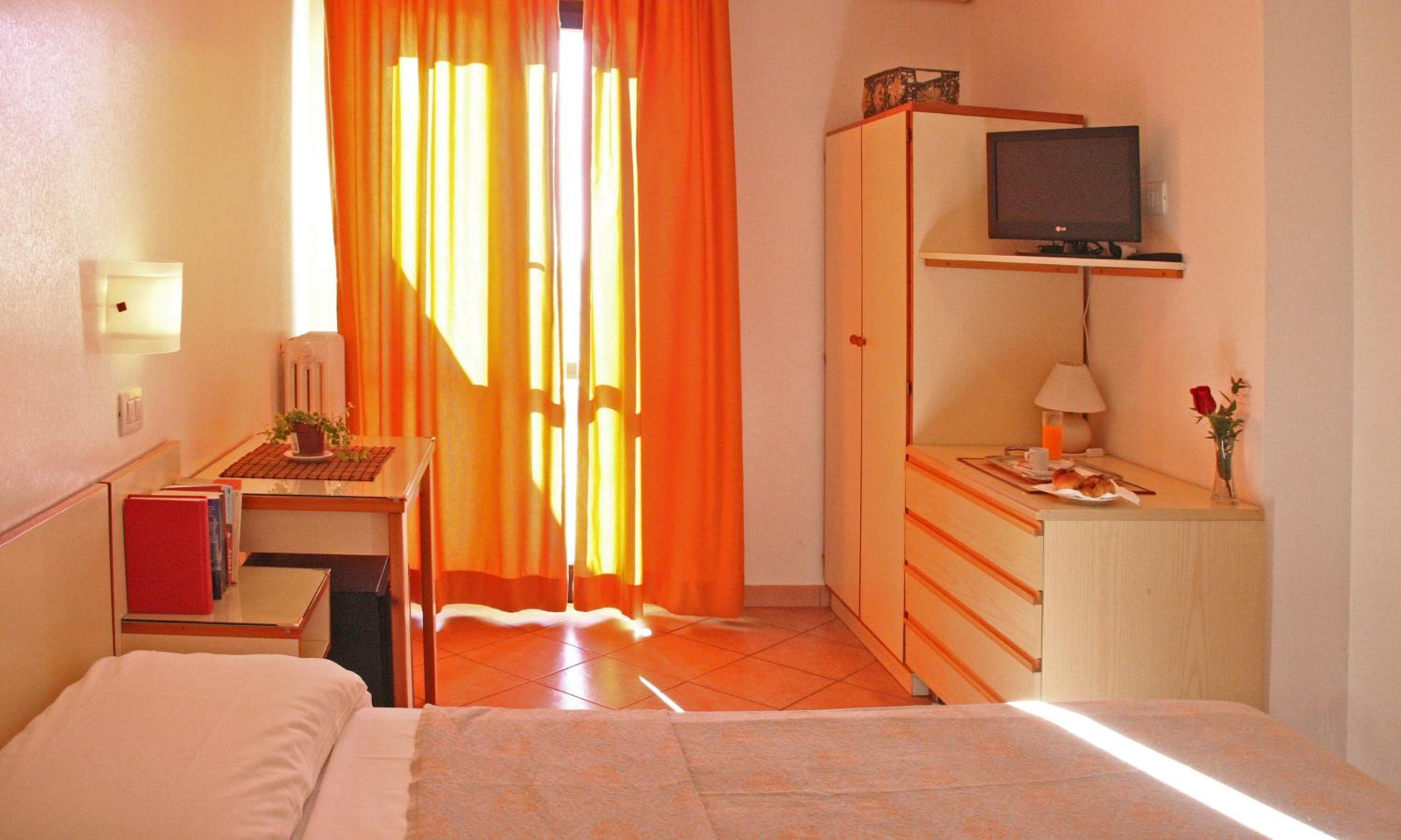 Double or Twin Room - Photo 3
