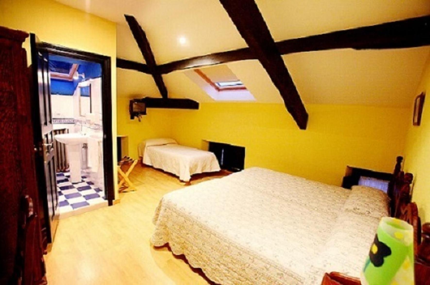 Standard Triple Room - Photo 2