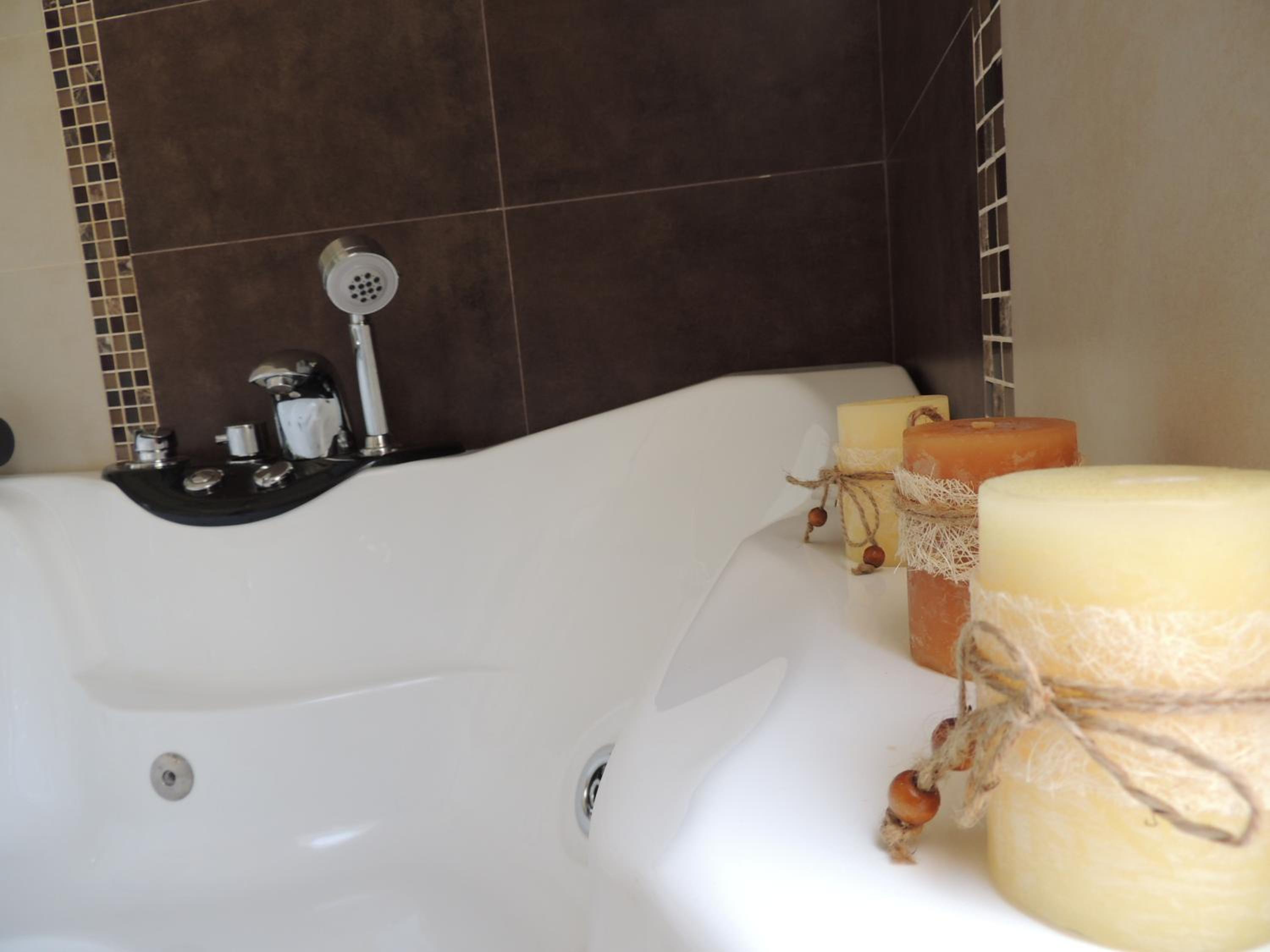 Deluxe Suite with Spa Bath photo 3