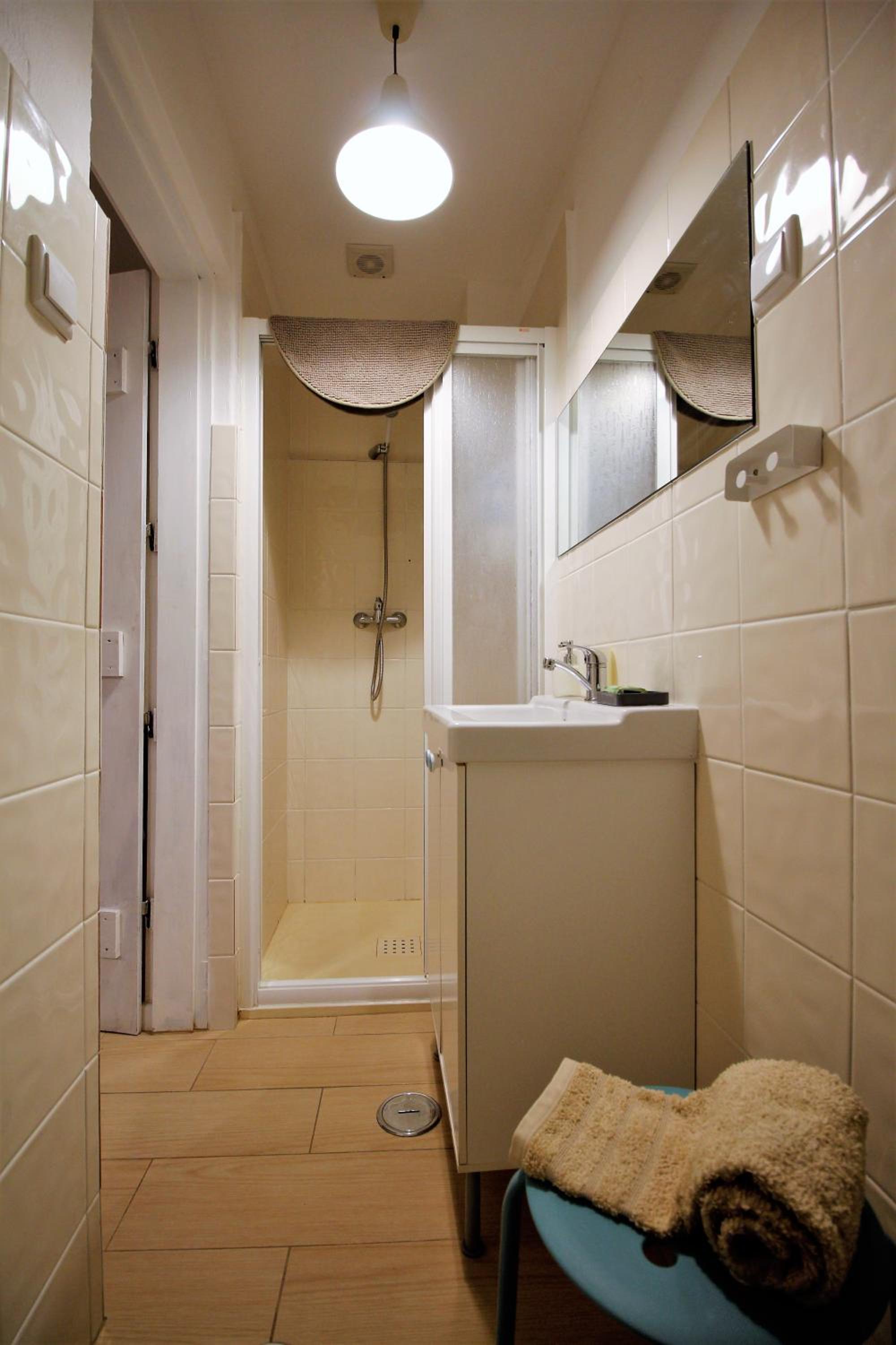 Apartment with Shower photo 3