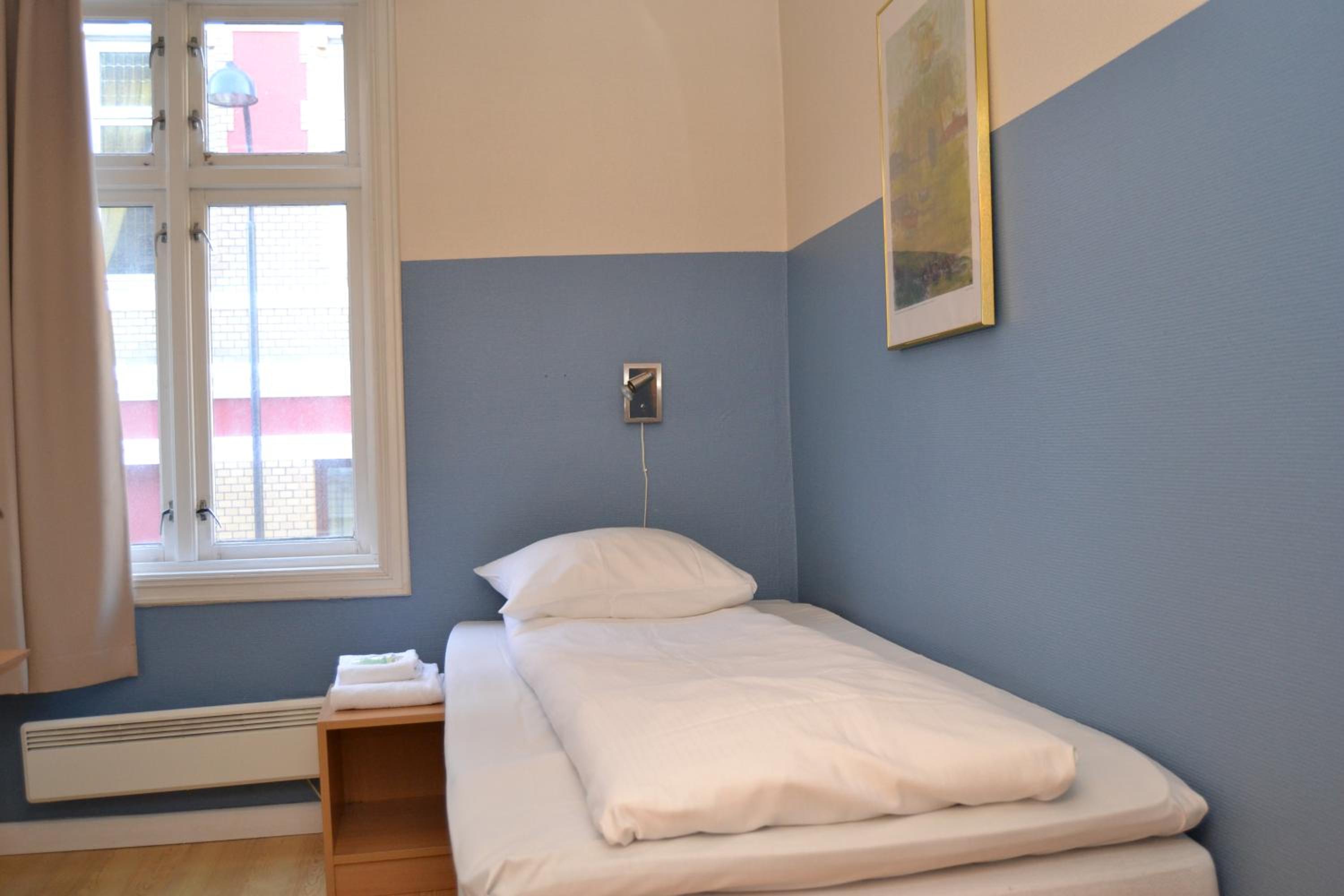 Budget Single Room photo 2