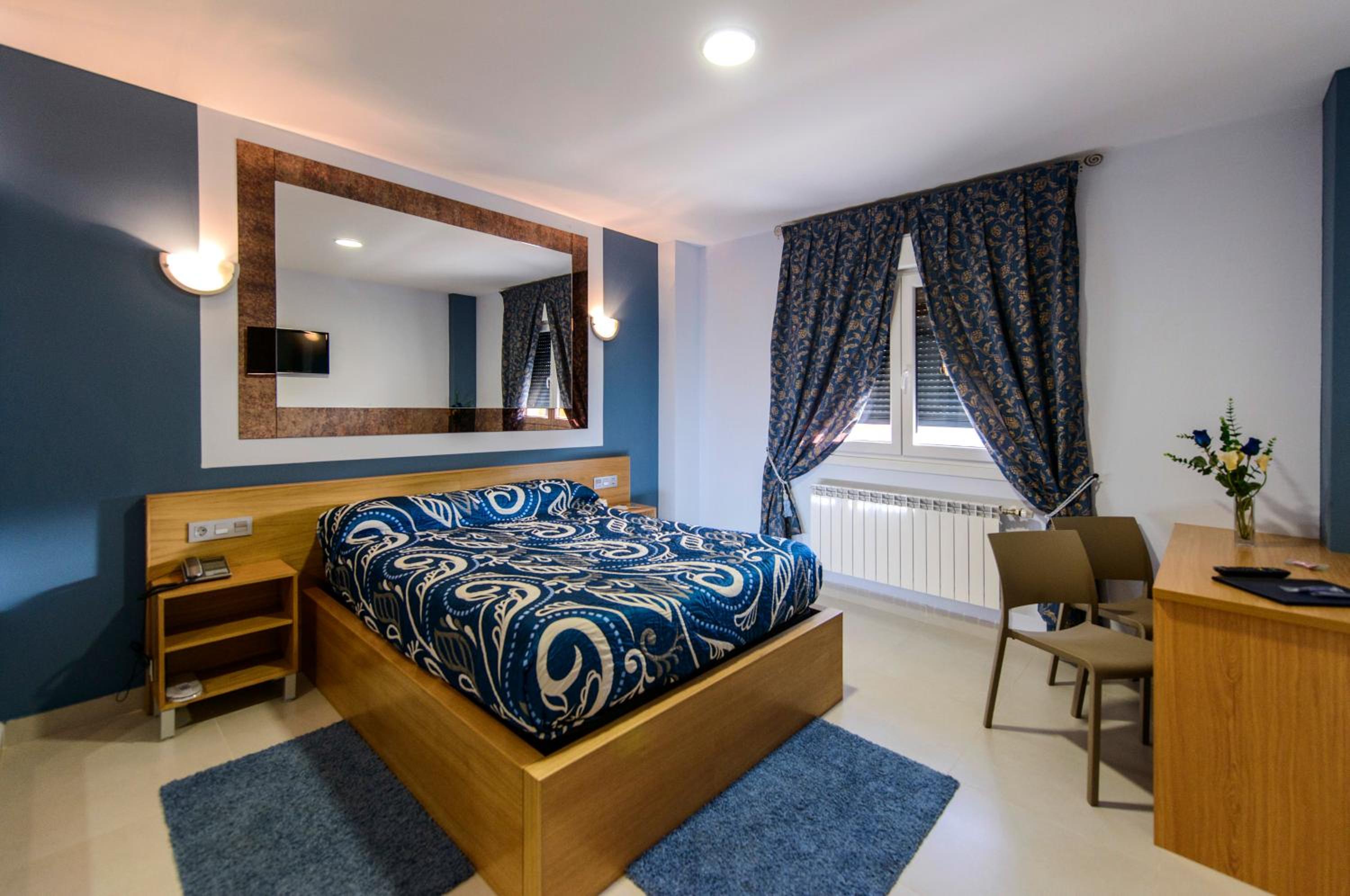 Double Room - Photo 8