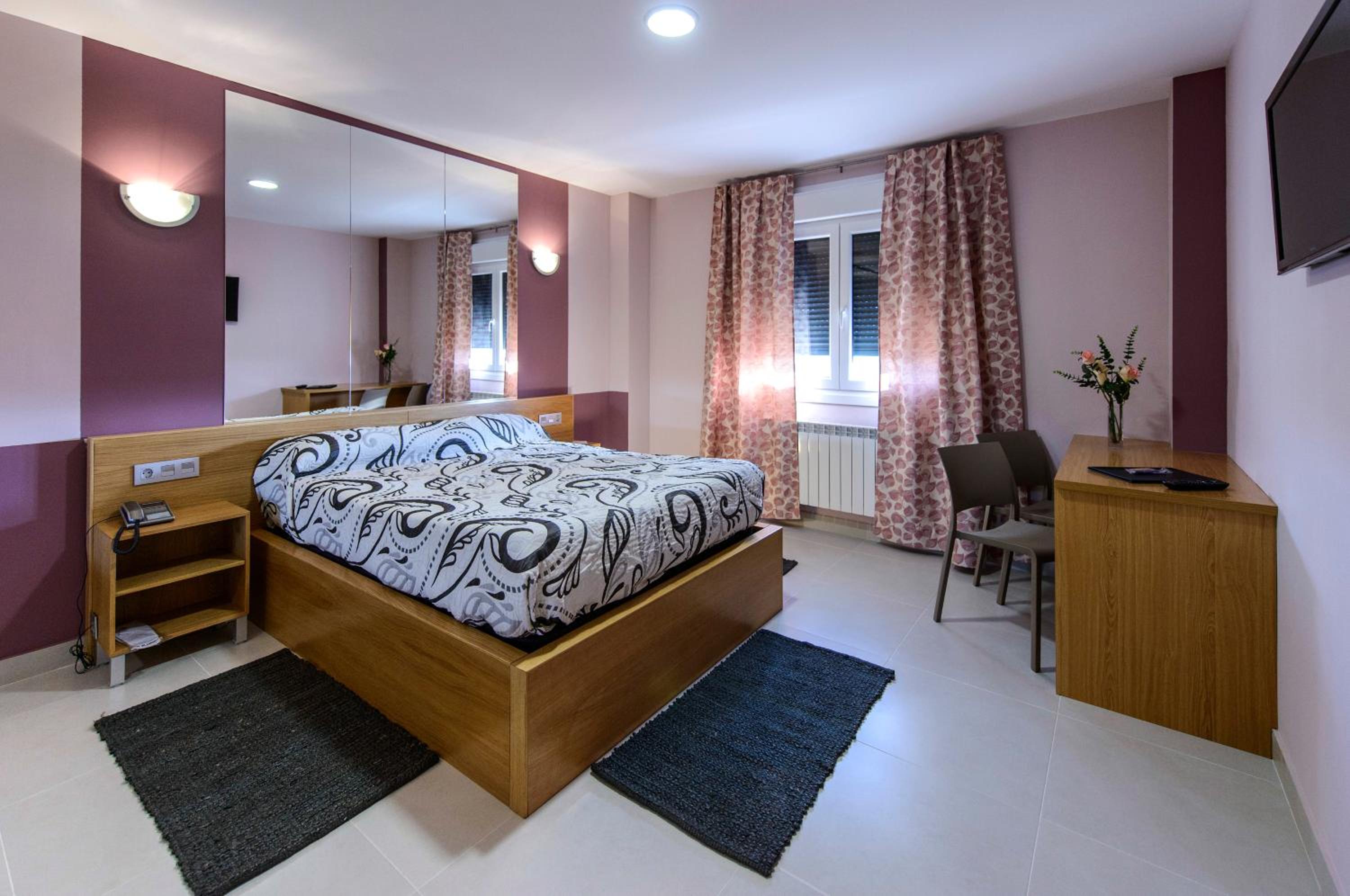 Double Room - Photo 2