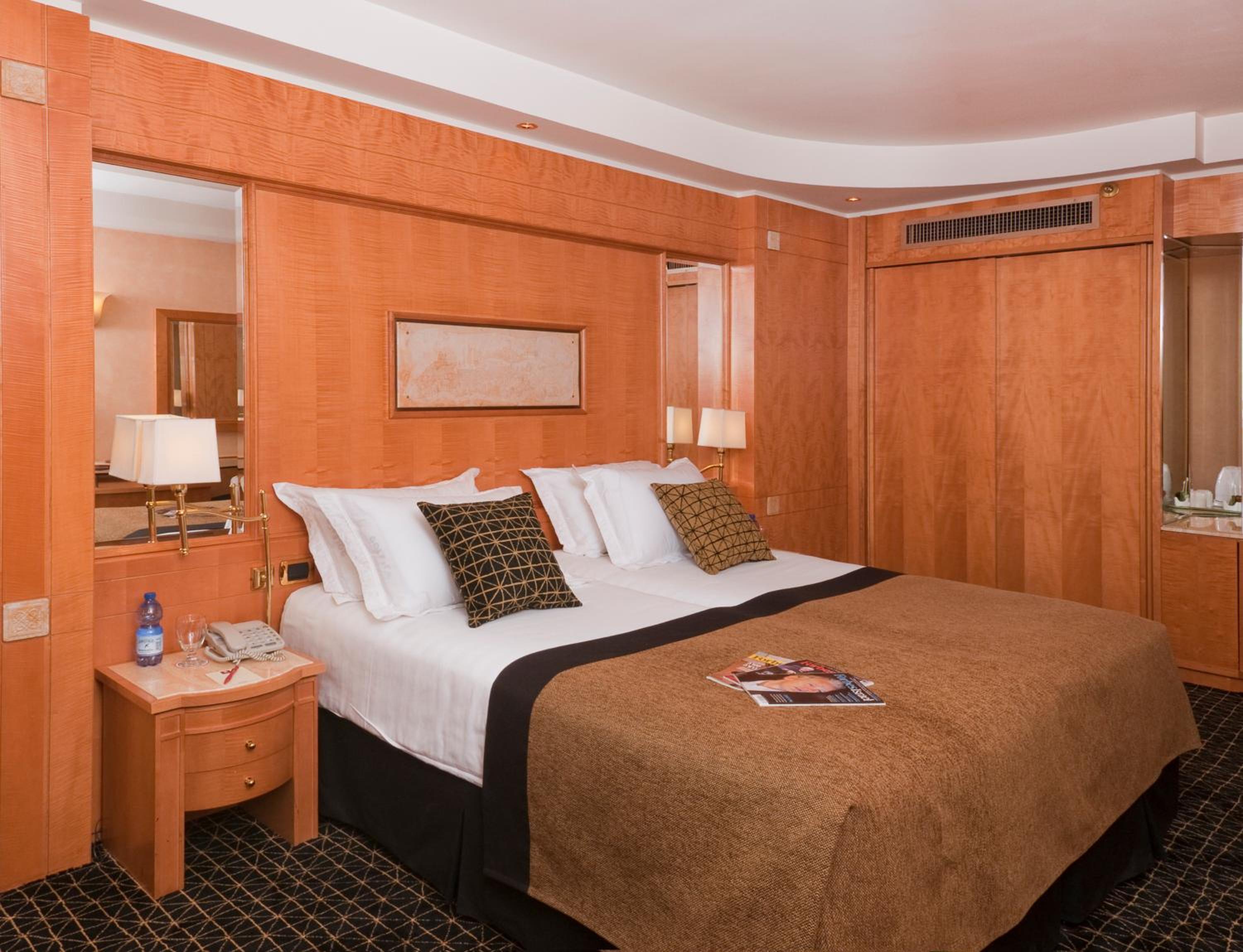 Executive Room with Balcony and New City View  - Photo 2