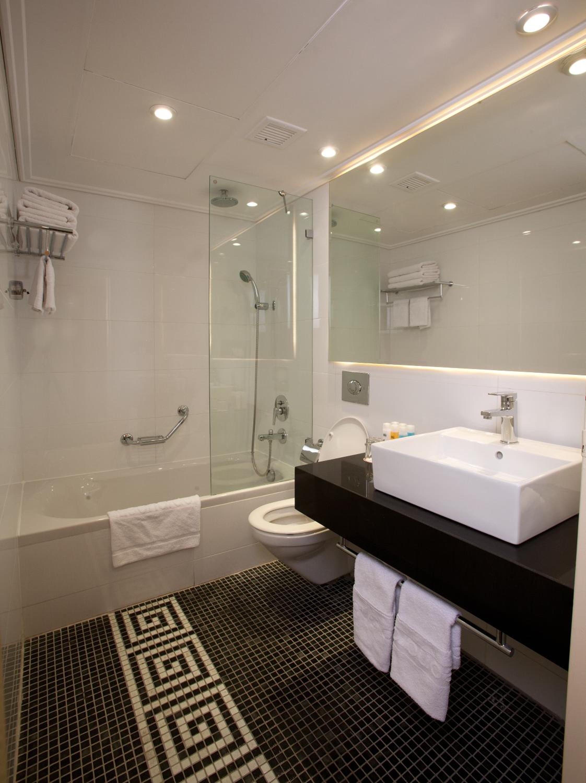 Executive Room with Balcony and New City View  - Photo 3