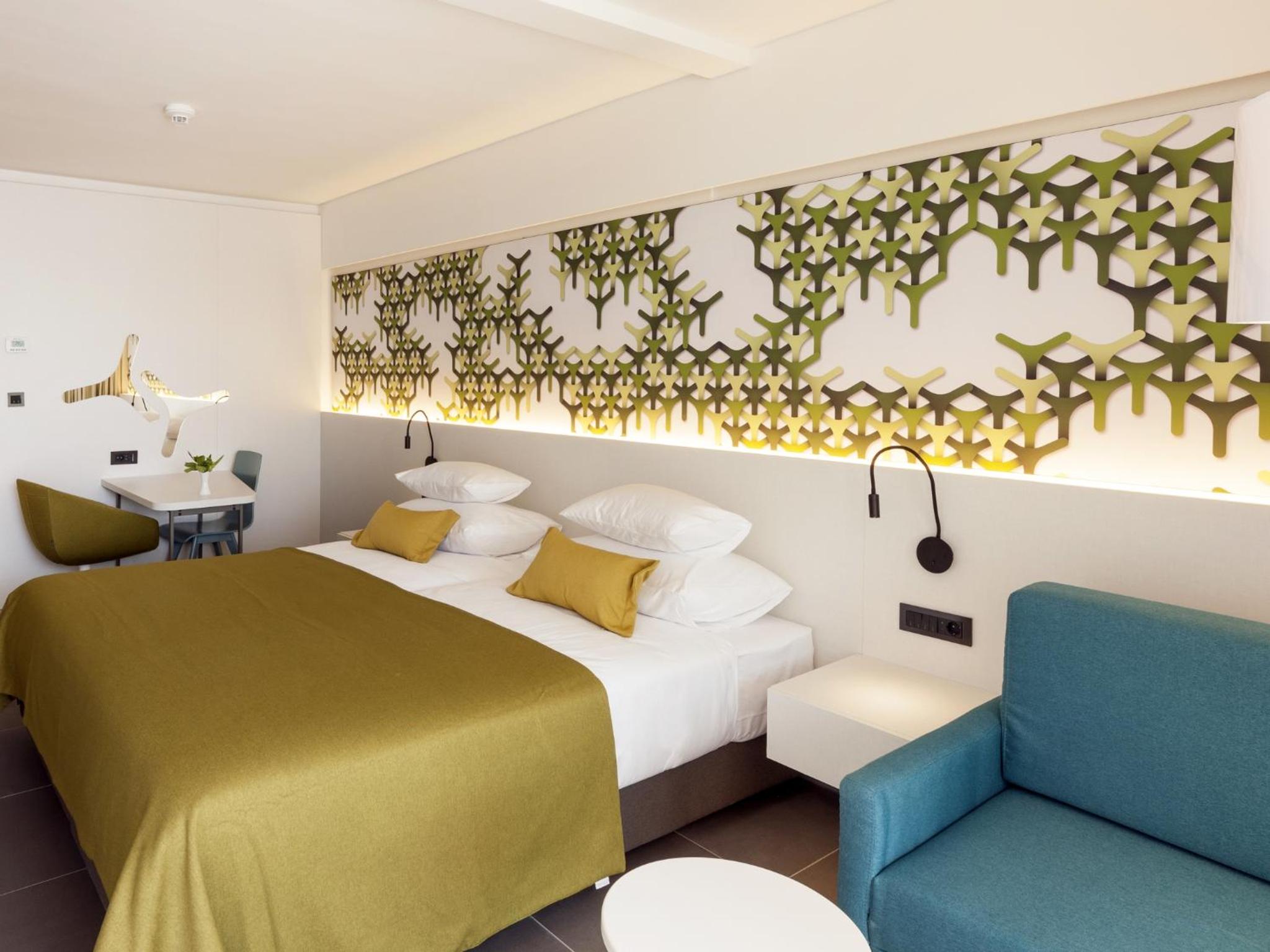 Superior Double Room with Balcony - Photo 4