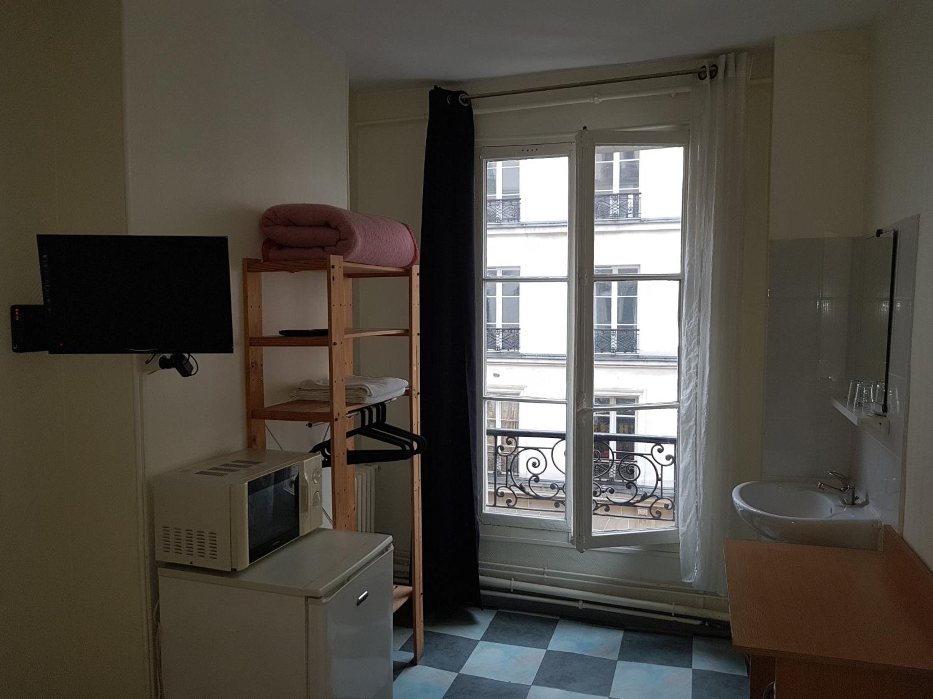 Double Room with Shared Bathroom photo 1