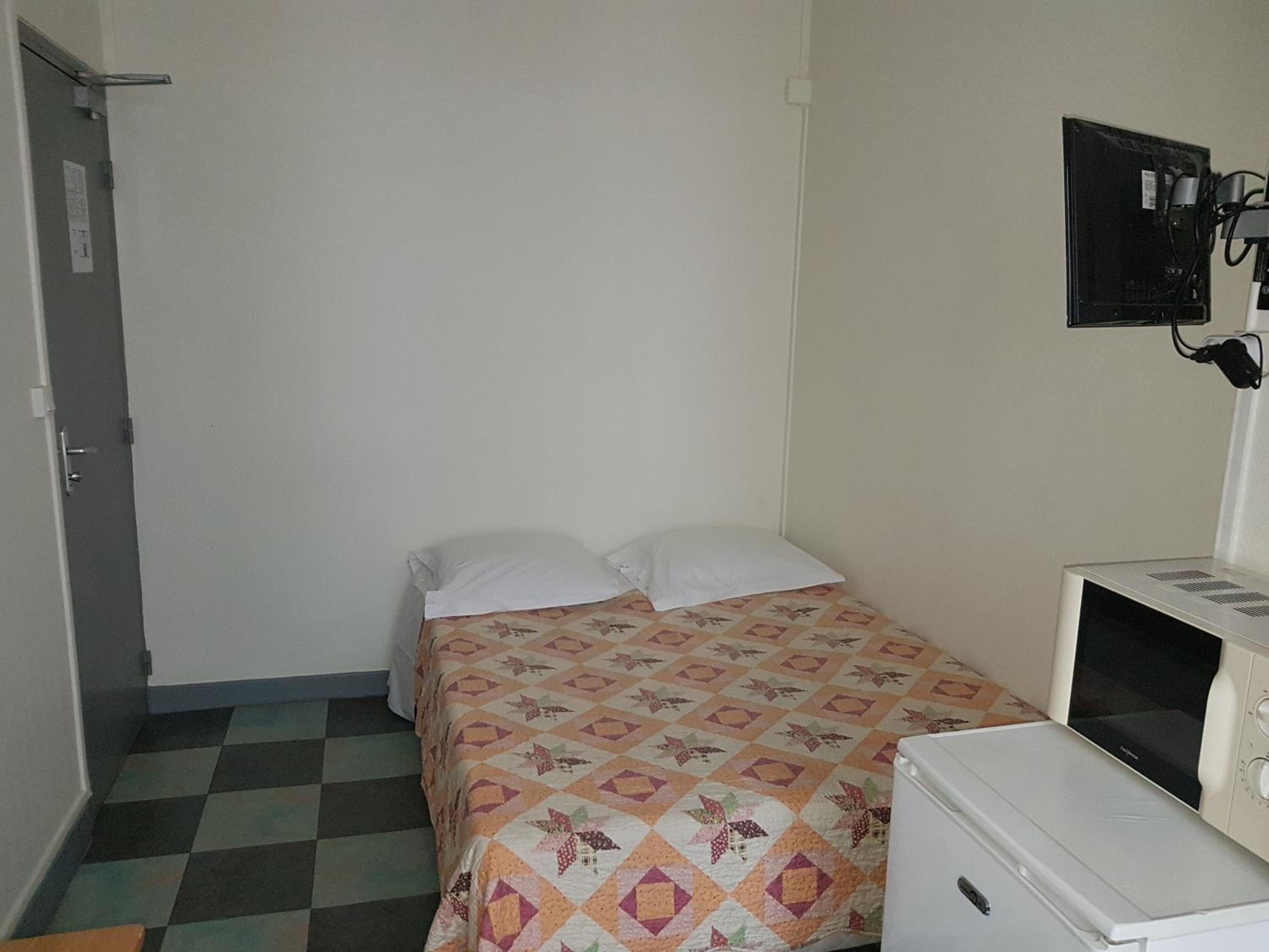 Double Room with Shared Bathroom photo 2