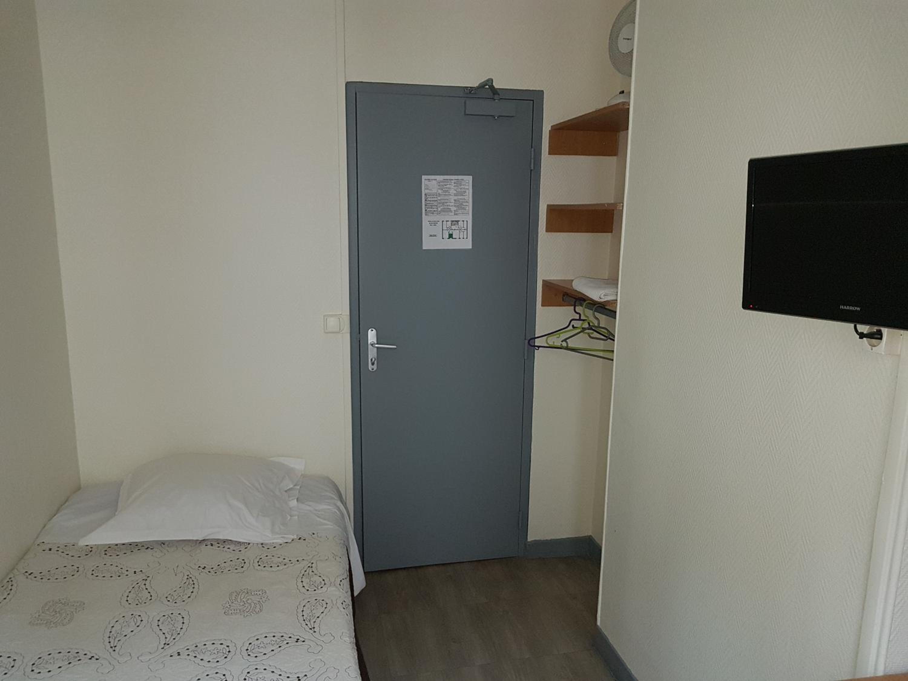 Single Room with Shared Bathroom photo 1