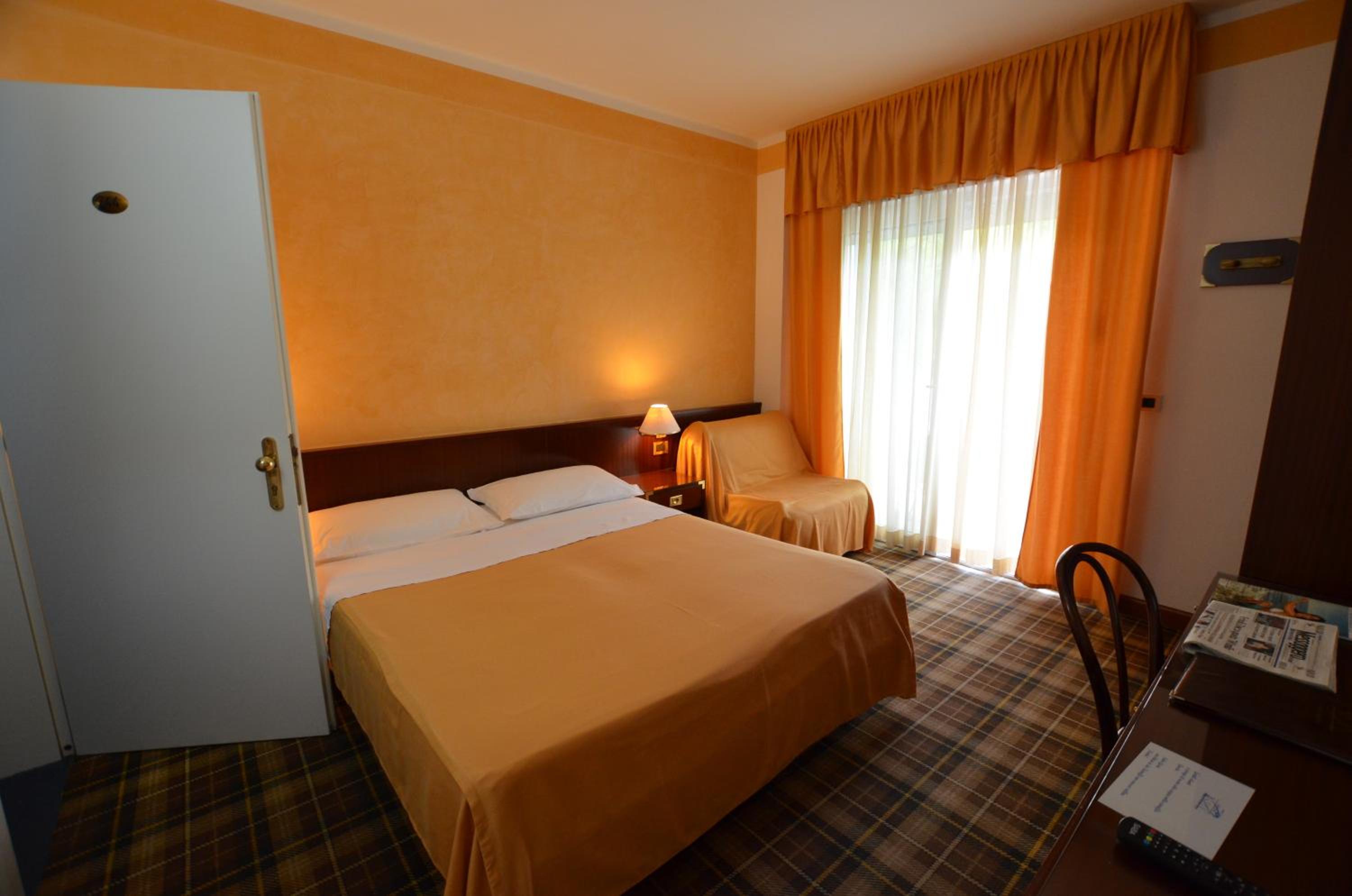 Double or Twin Room - Photo 5