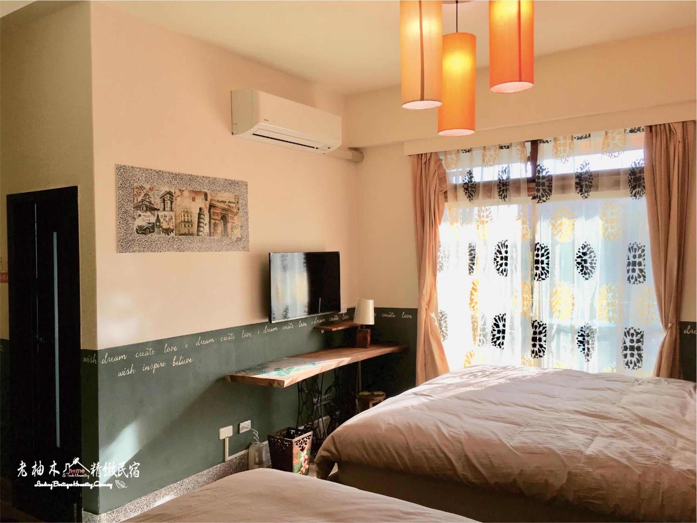 Deluxe Queen Room with Two Queen Beds photo 3