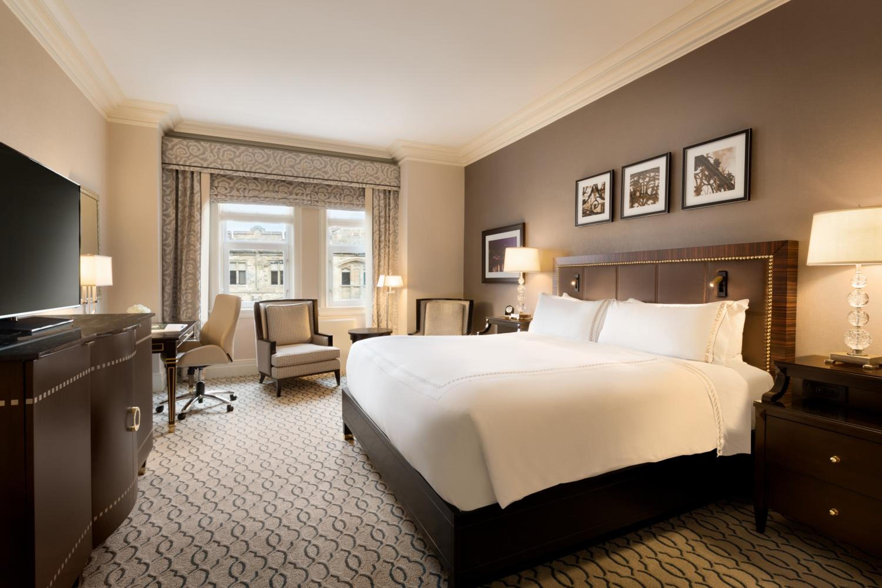 Large Fairmont Gold King Room With Exclusive Lounge Access