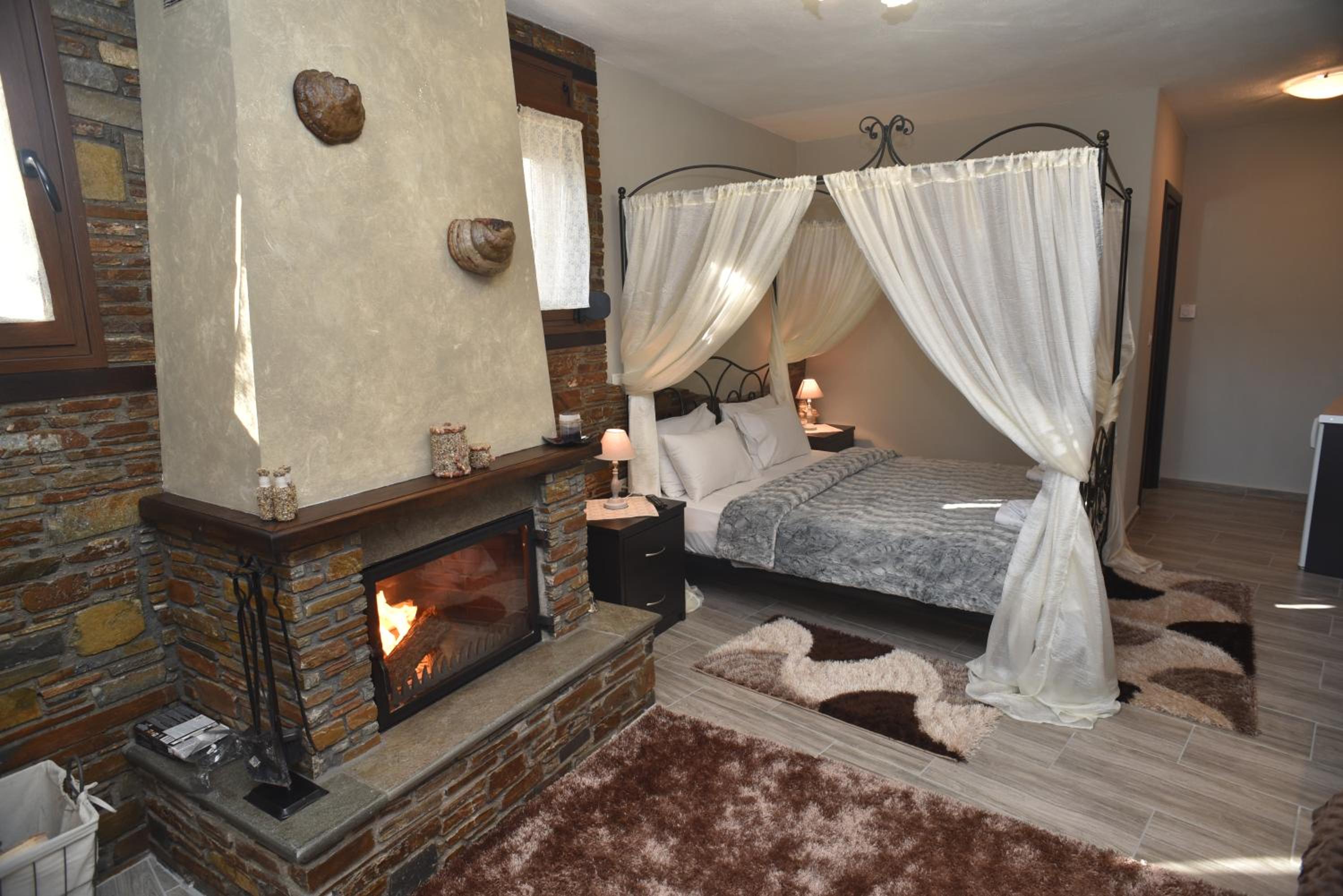 Deluxe Double or Twin Room with Mountain View