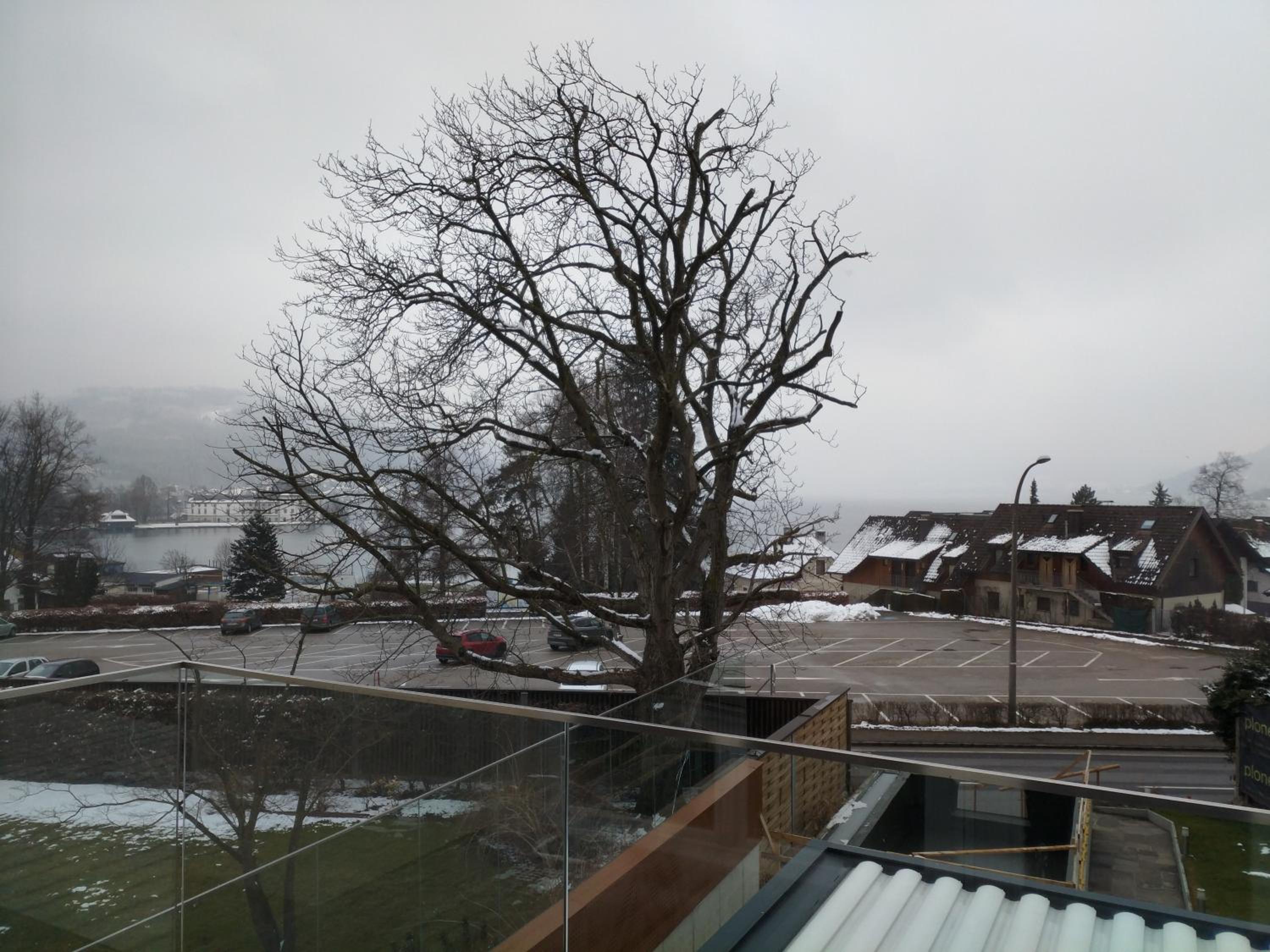 Apartment with Lake View - Photo 5