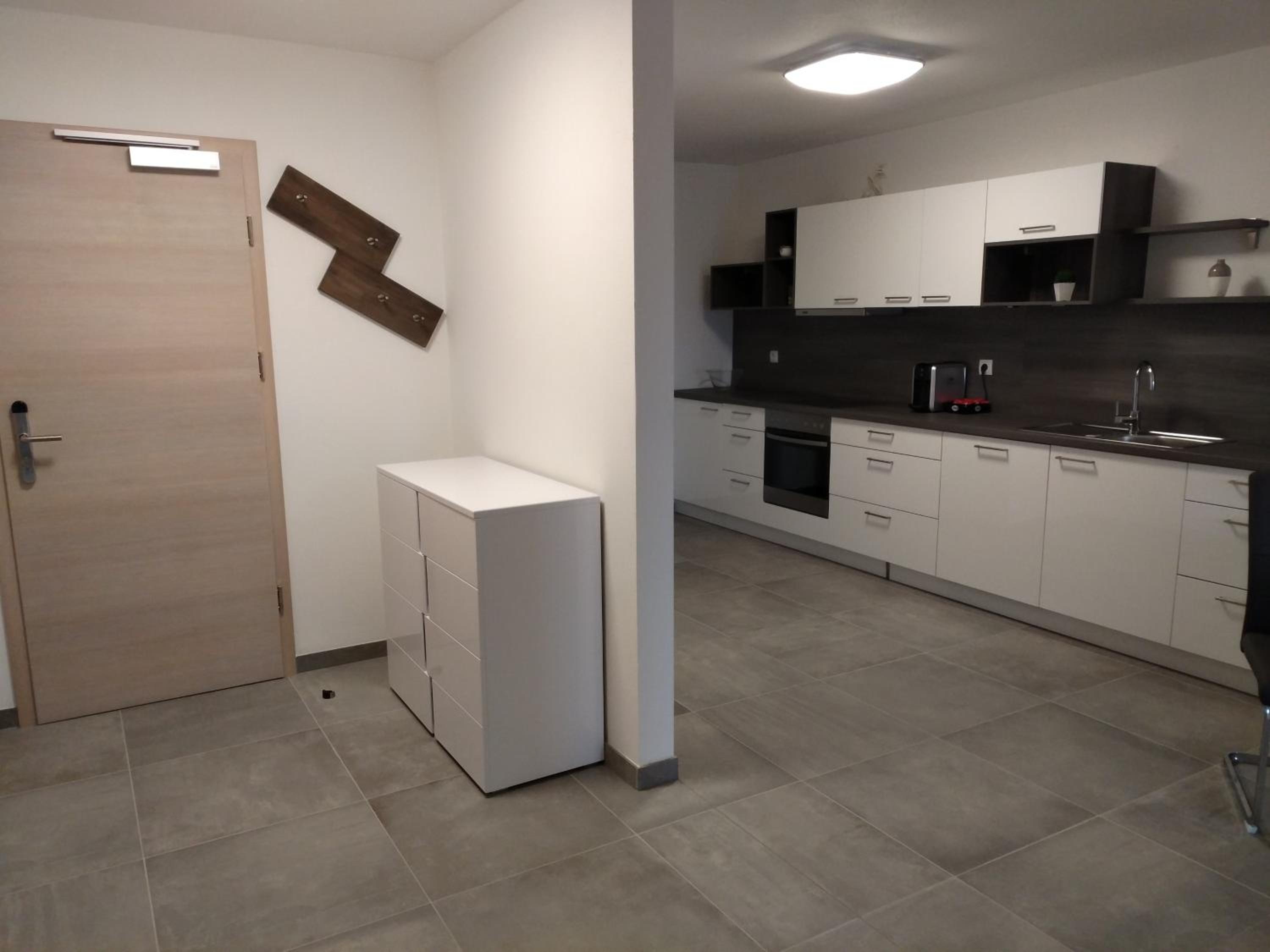 Apartment with Lake View - Photo 9