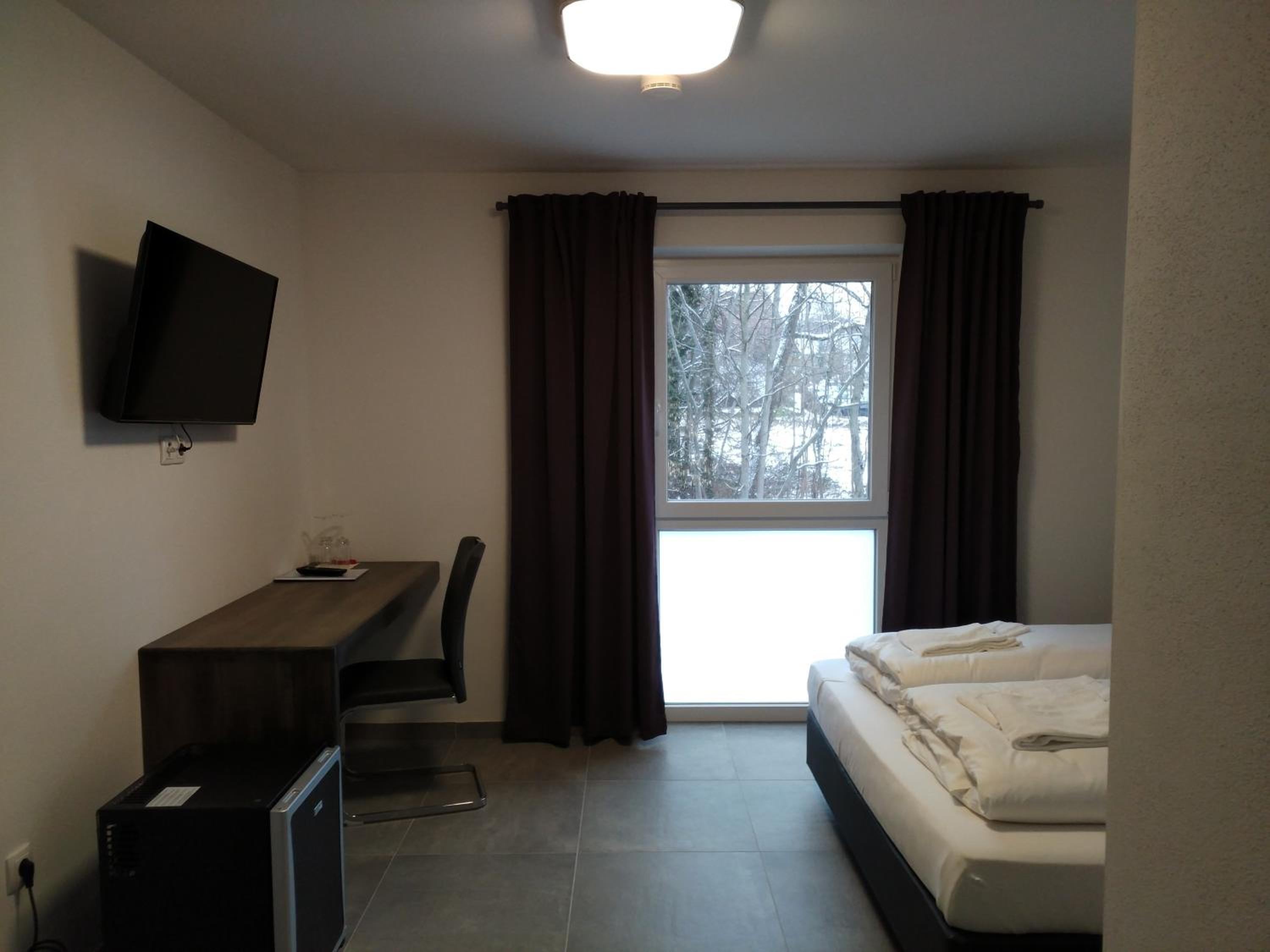Double Room with Queen-size Bed - Photo 7