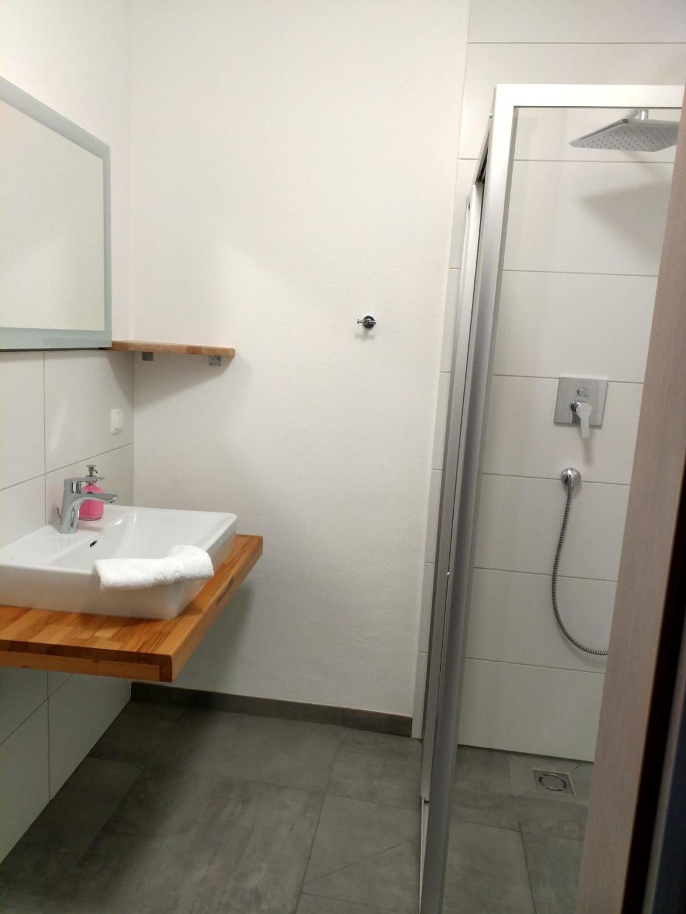Apartment with Lake View - Photo 12