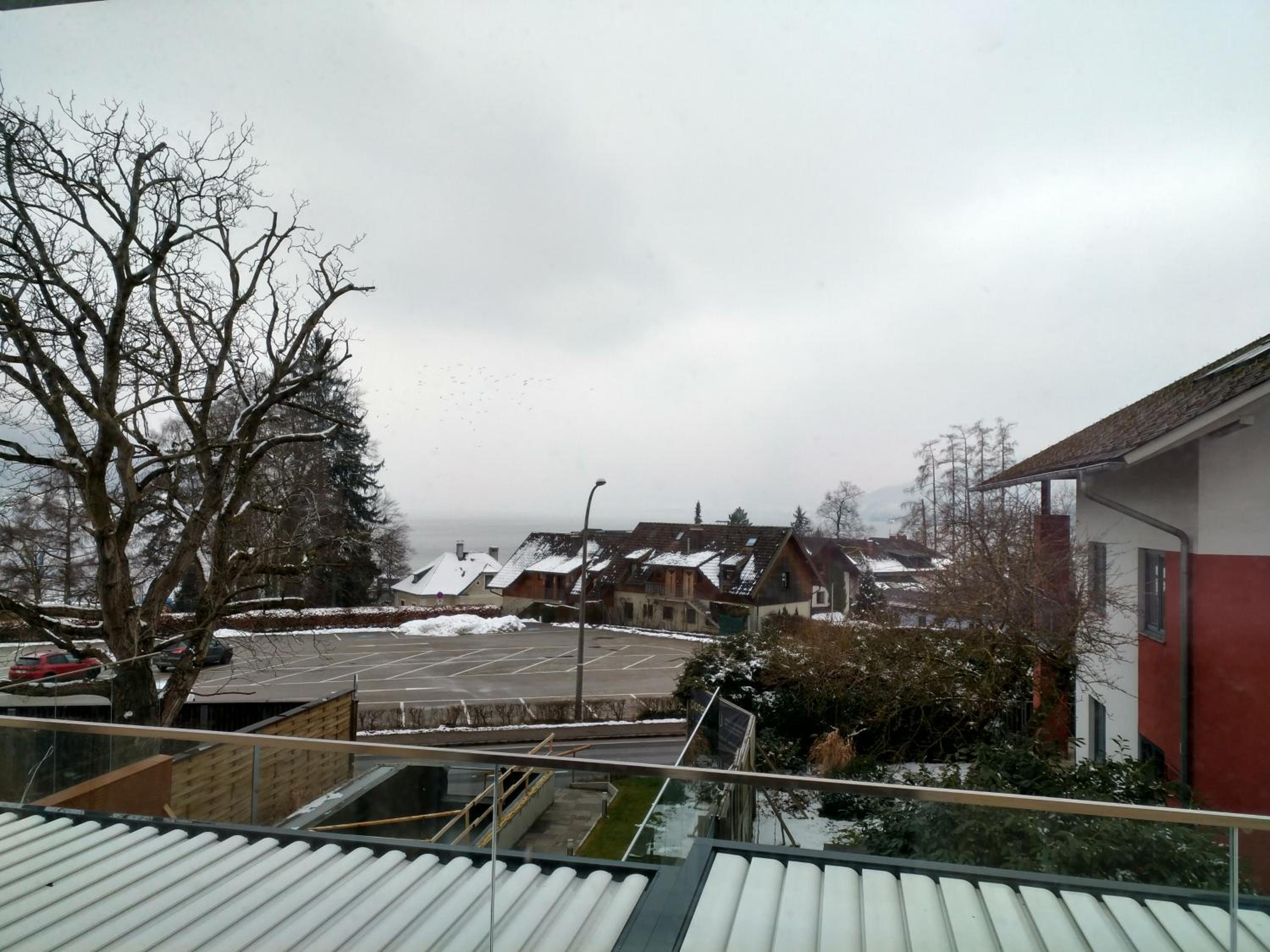 Apartment with Lake View - Photo 2