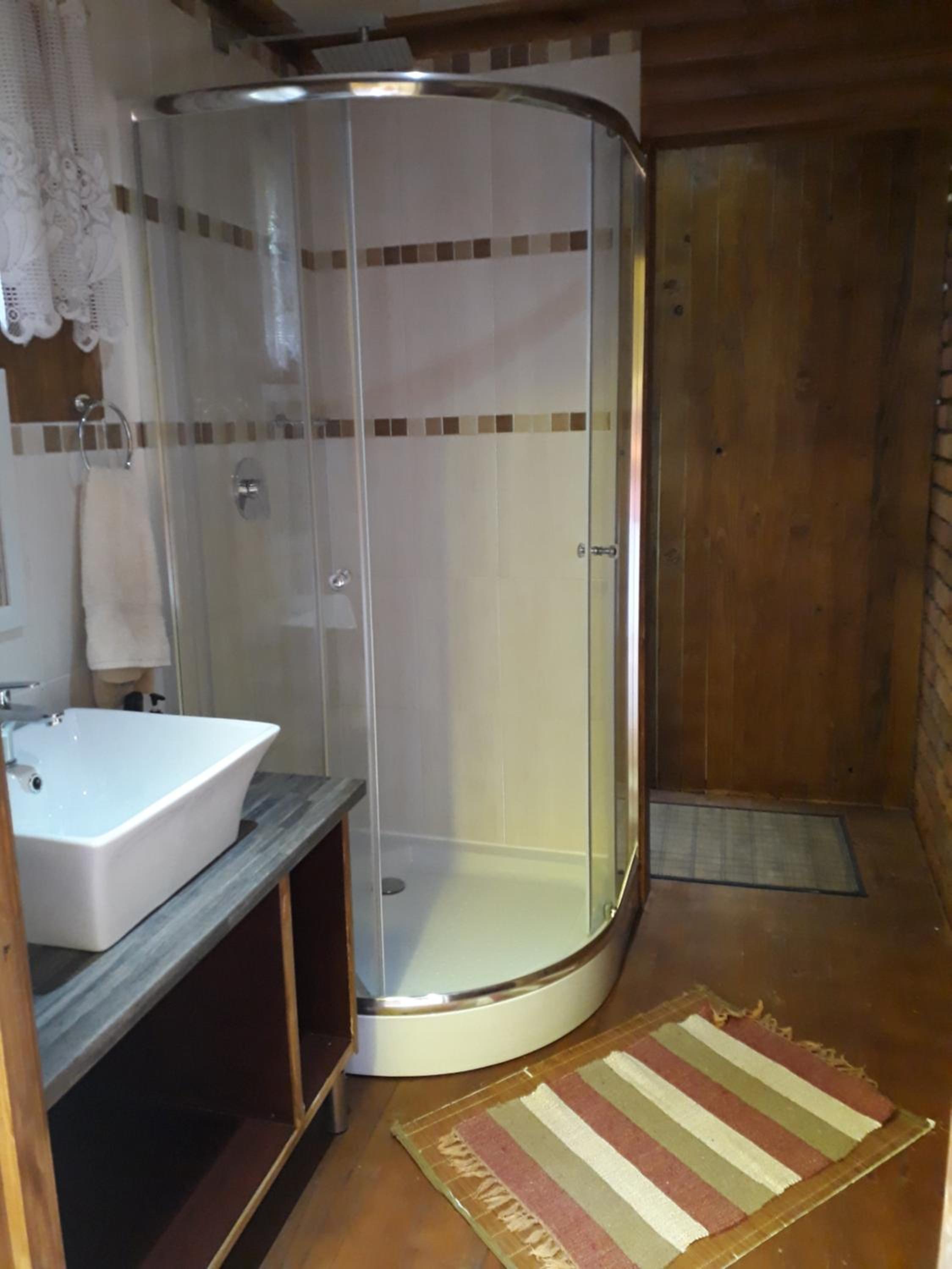 Family Room with Private Bathroom photo 3