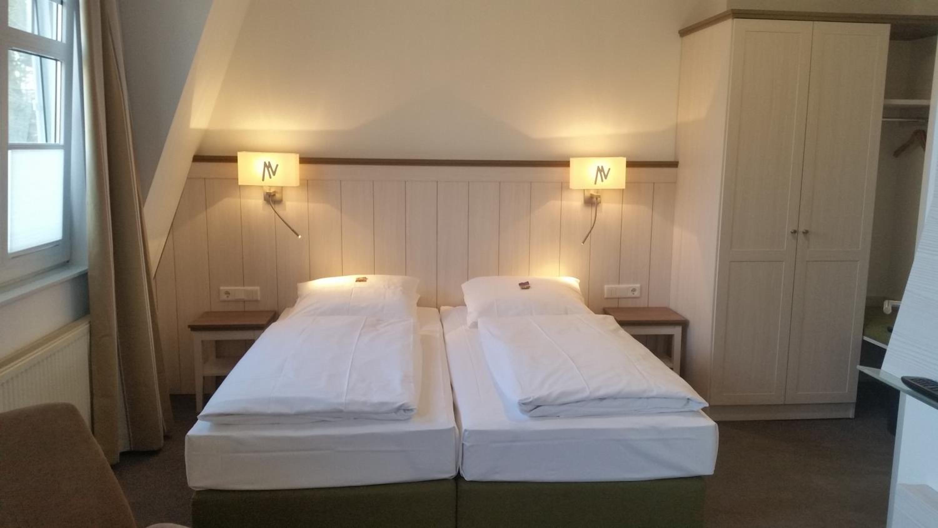 Superior Double Room with Balcony - Photo 8