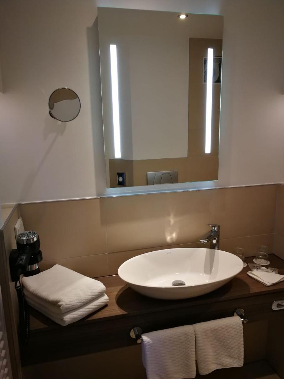 Superior Double Room with Balcony - Photo 5