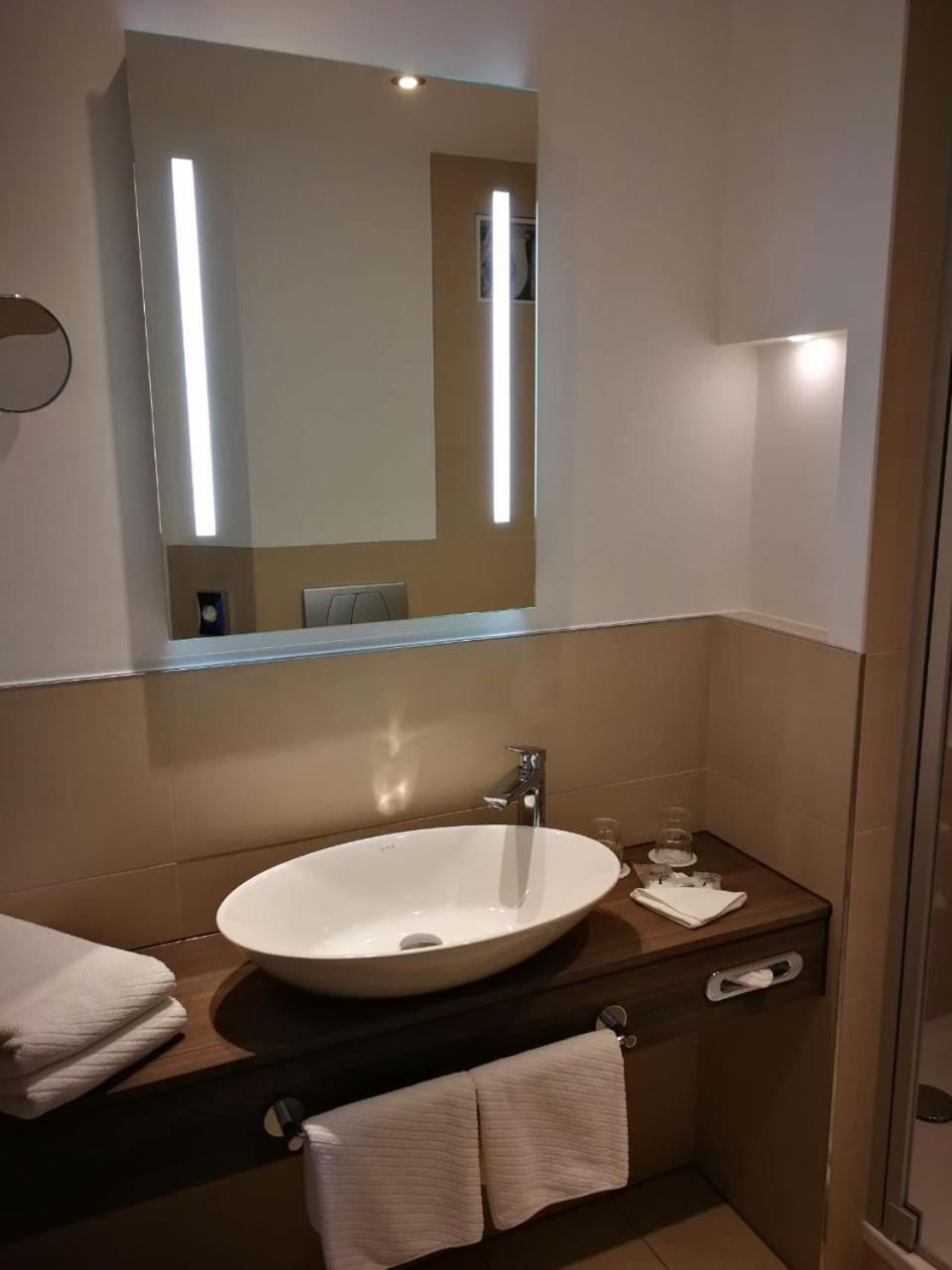 Superior Double Room with Balcony - Photo 7