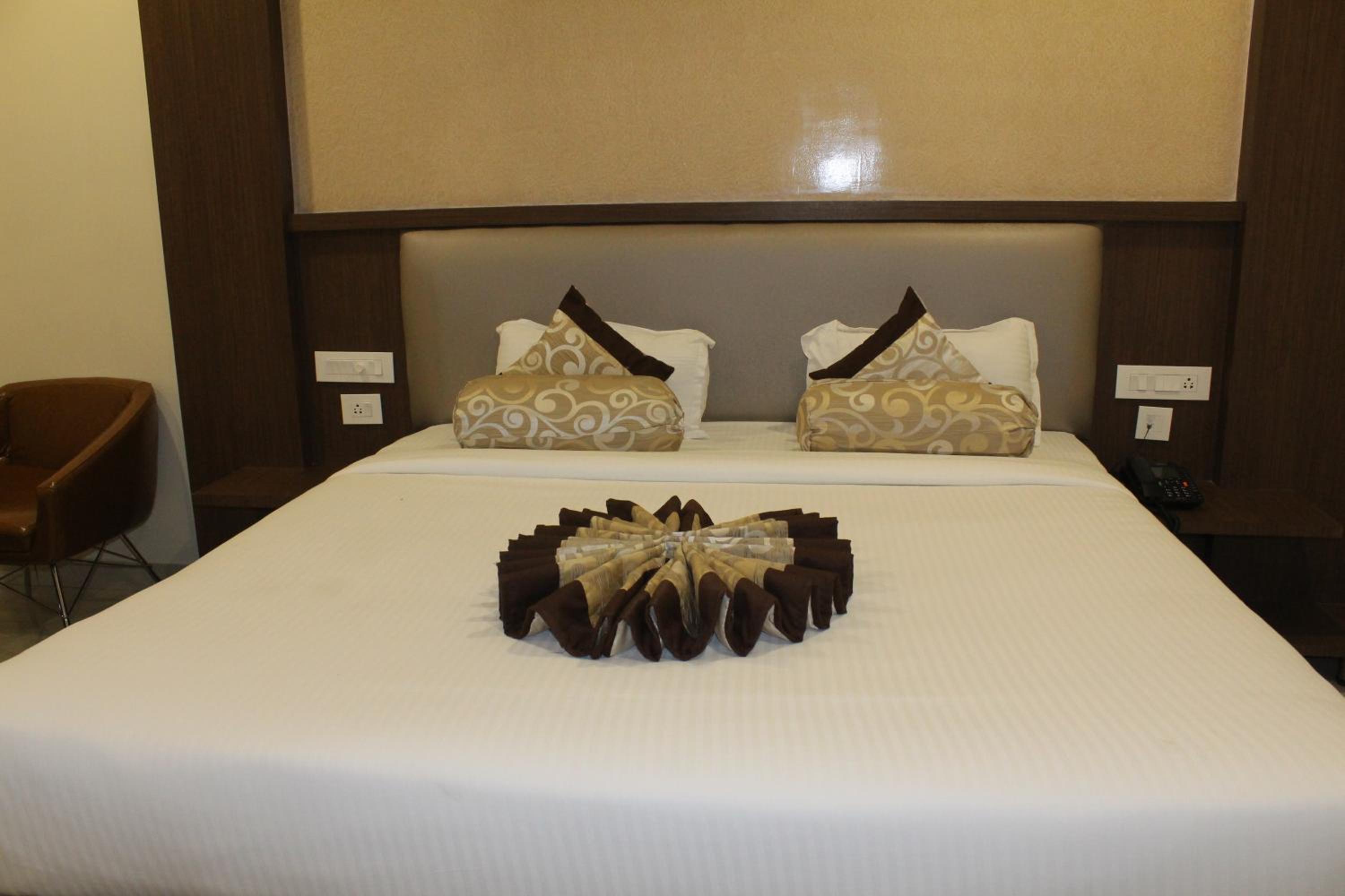 Deluxe King Room photo 2