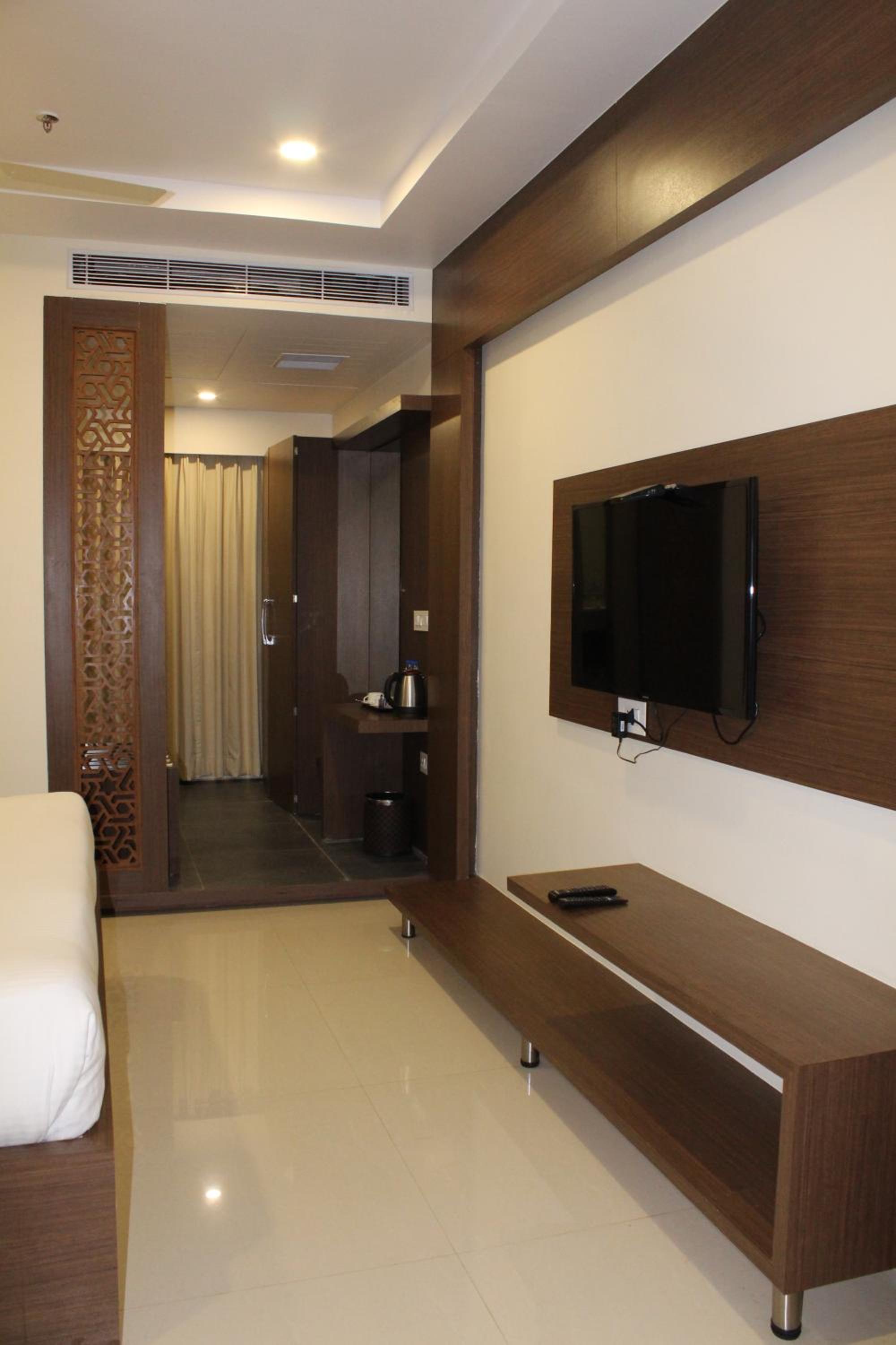 Deluxe King Room photo 3