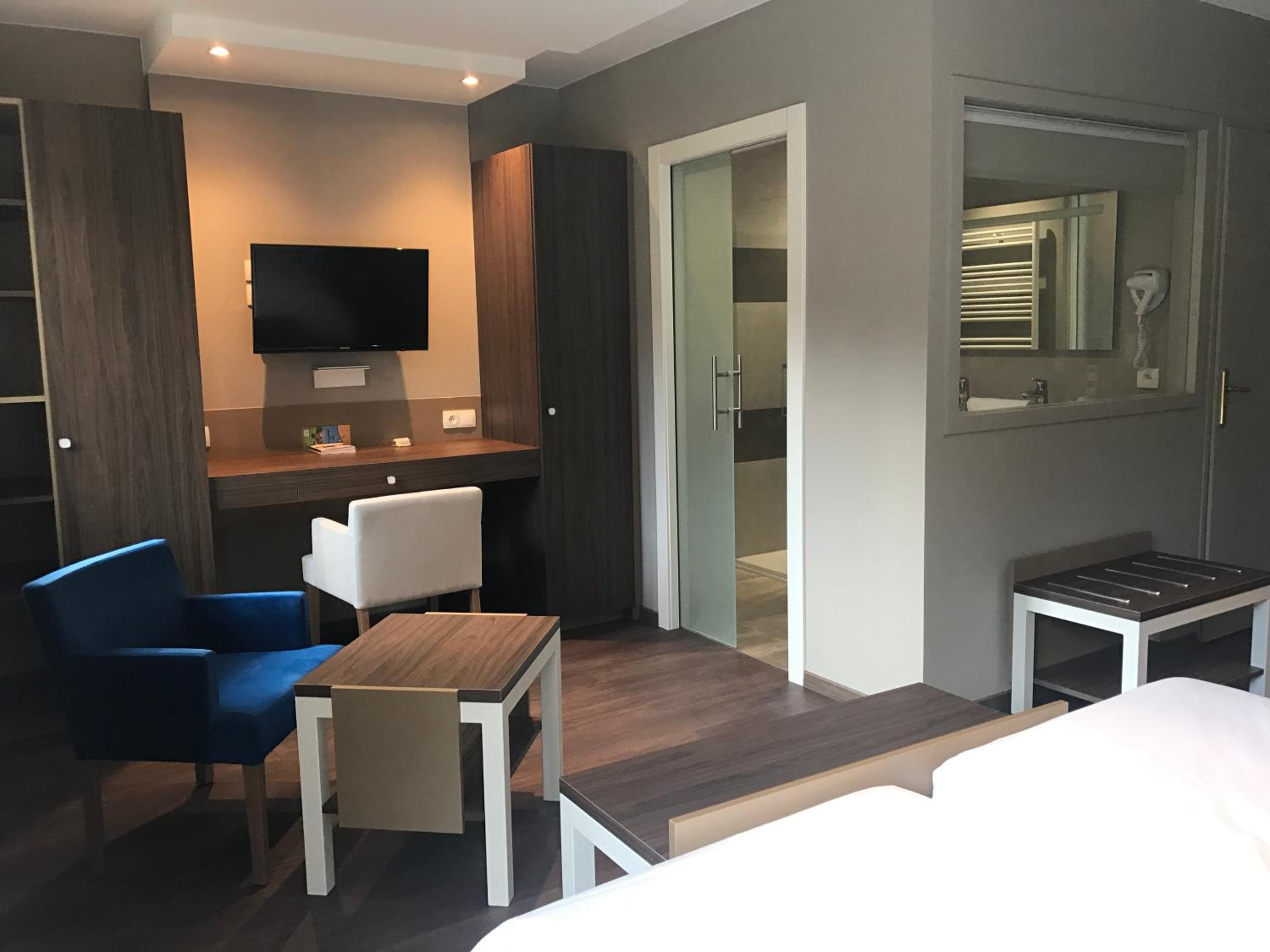 Superior Double or Twin Room - Photo 10