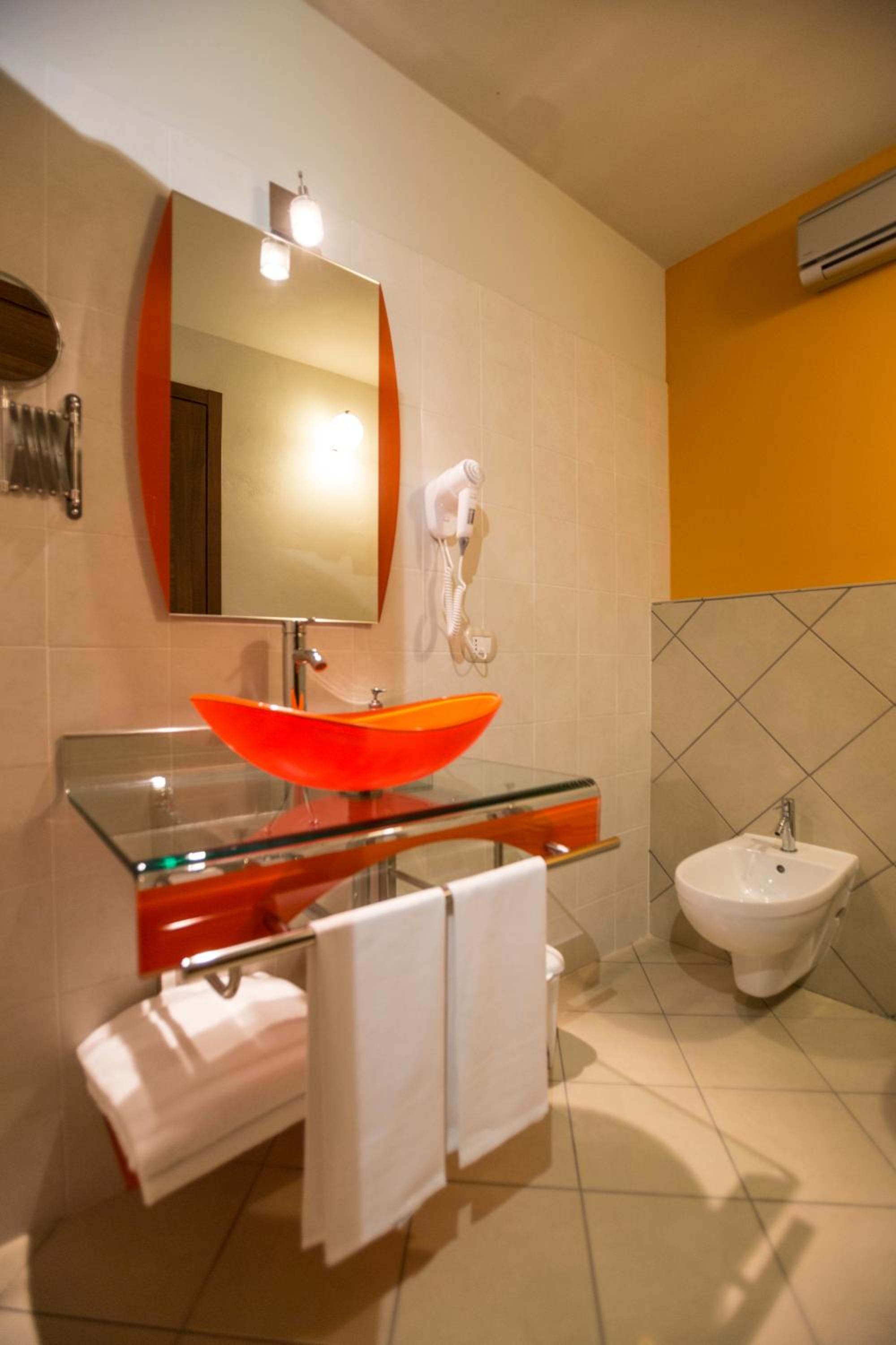 Double or Twin Room - Photo 10