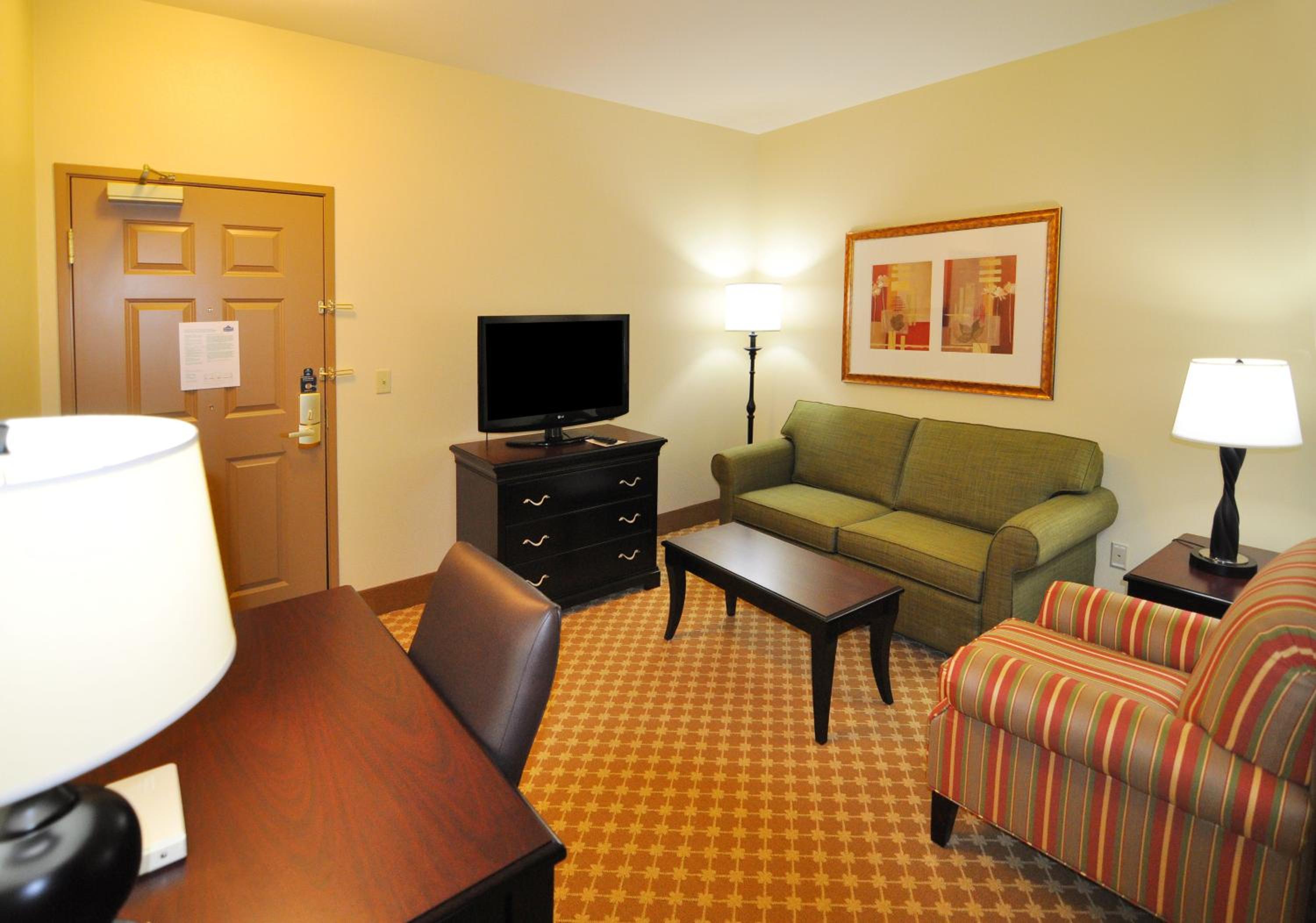 One-Bedroom King Suite with Sofa Bed - Photo 3