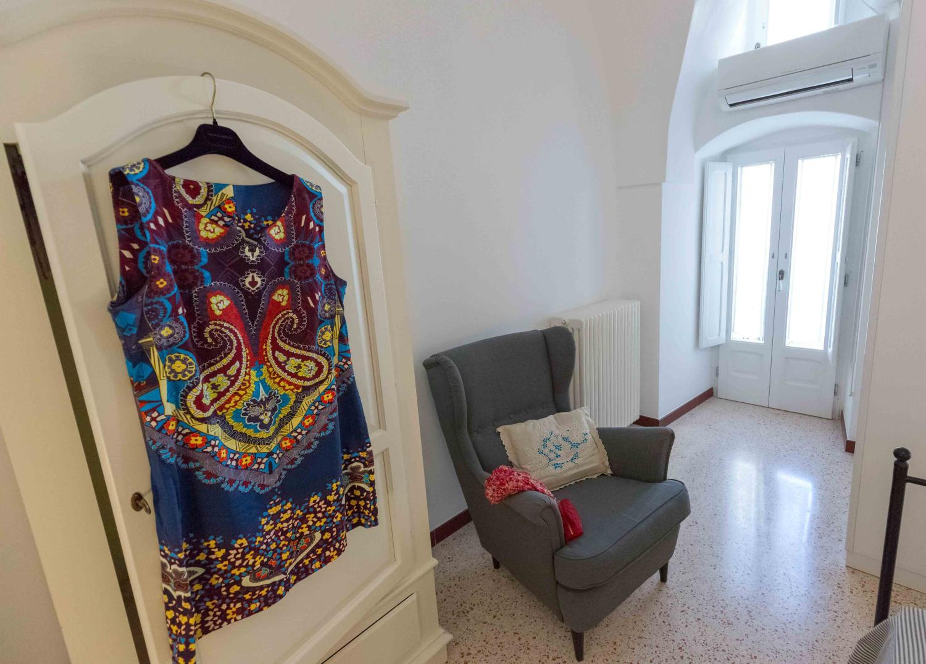 Deluxe Double Room with Balcony - Photo 8