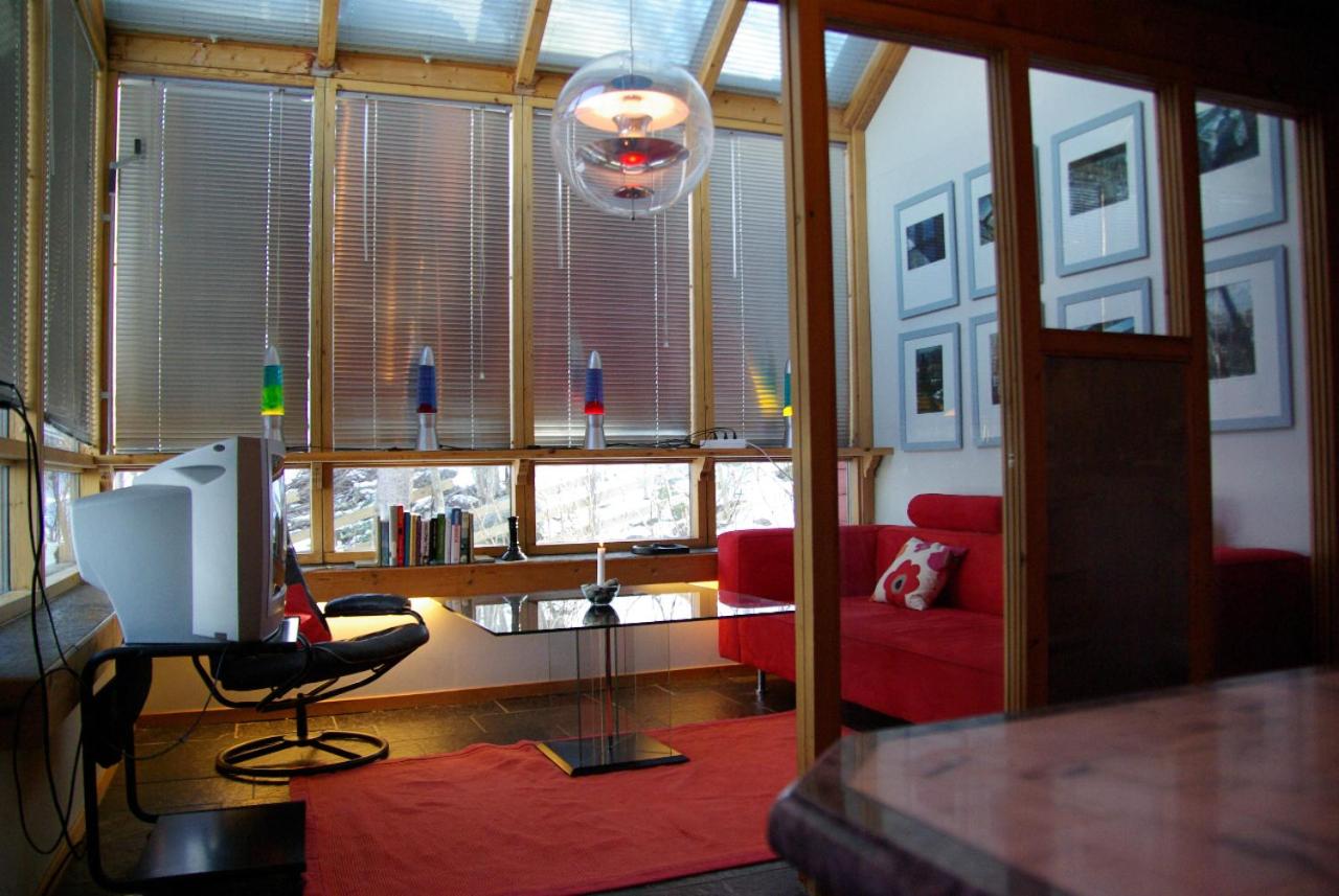 Three-Bedroom House - Photo 3