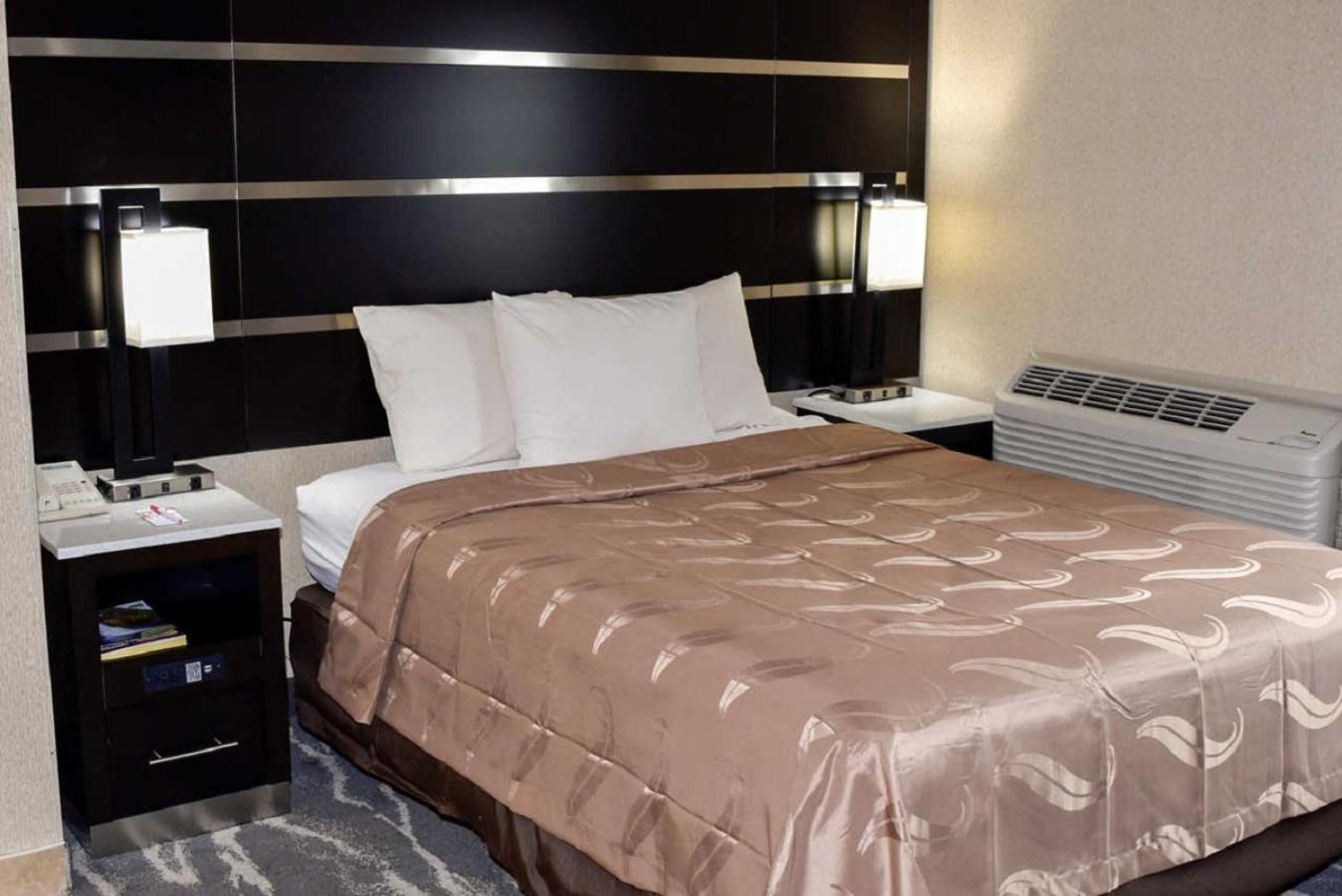 King Room - Non-Smoking - Photo 1