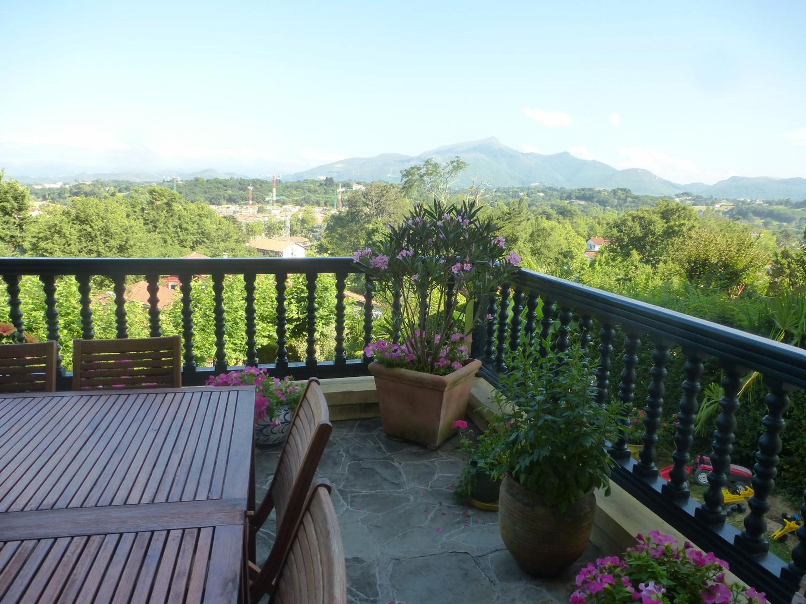Family Room with Mountain View