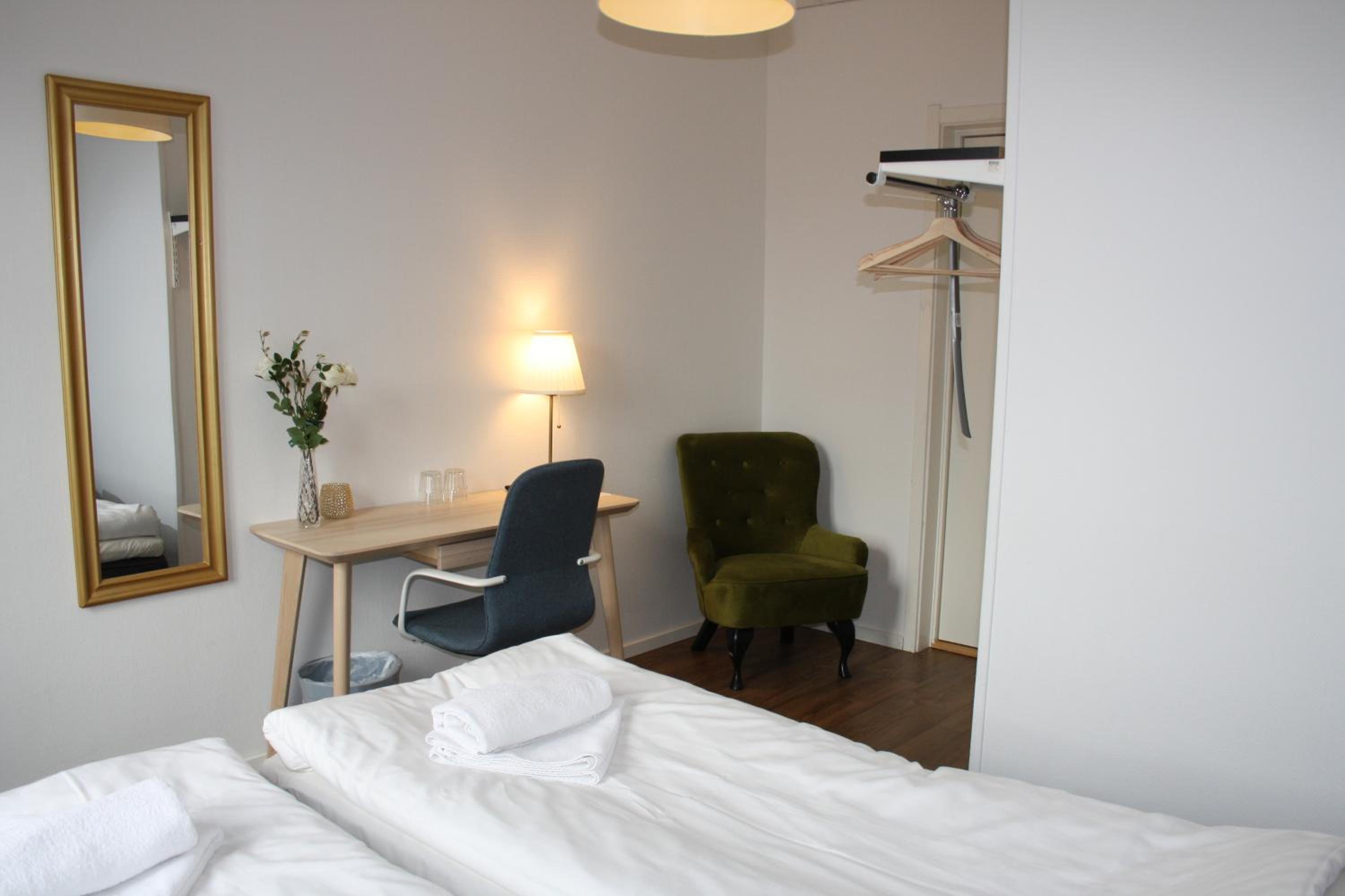 Small Double Room with Mountain View photo 2