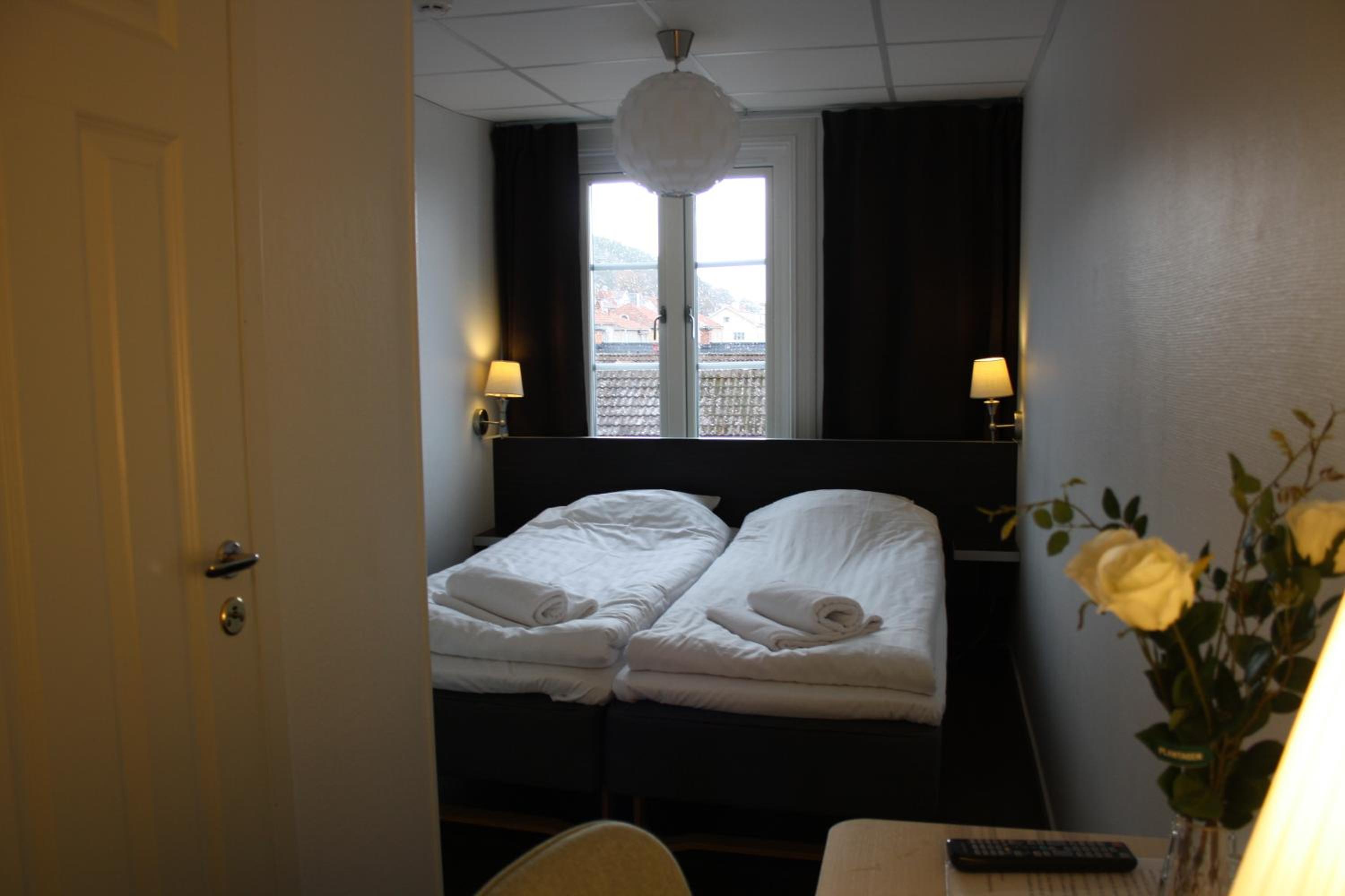 Budget Double Room photo 3