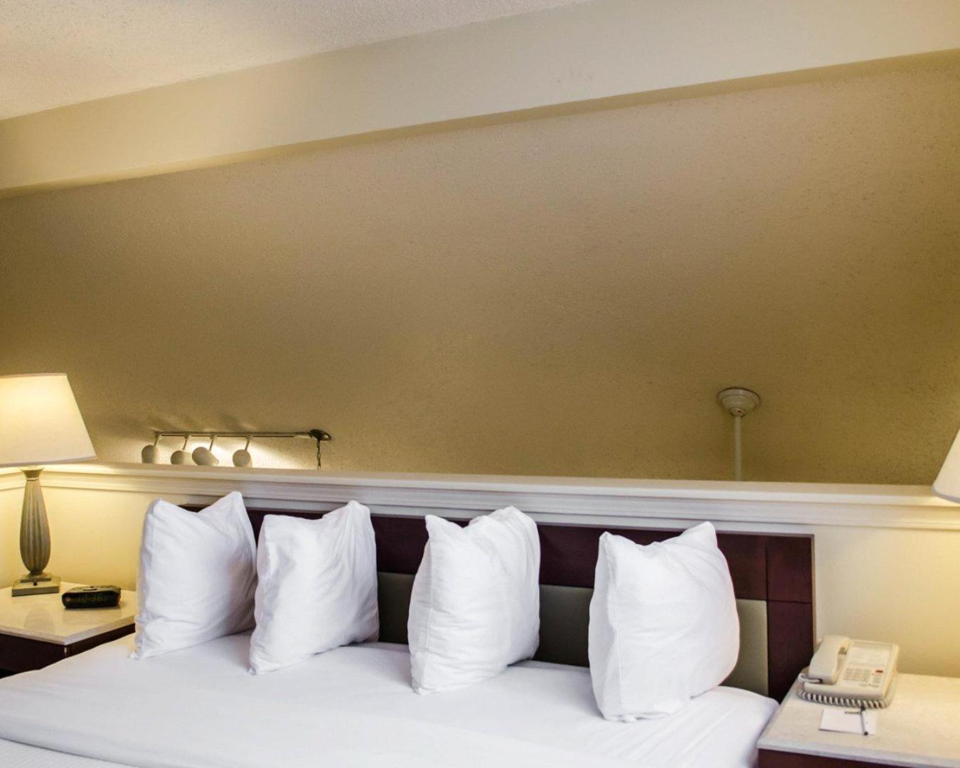 Queen Suite with Two Queen Beds - Photo 5