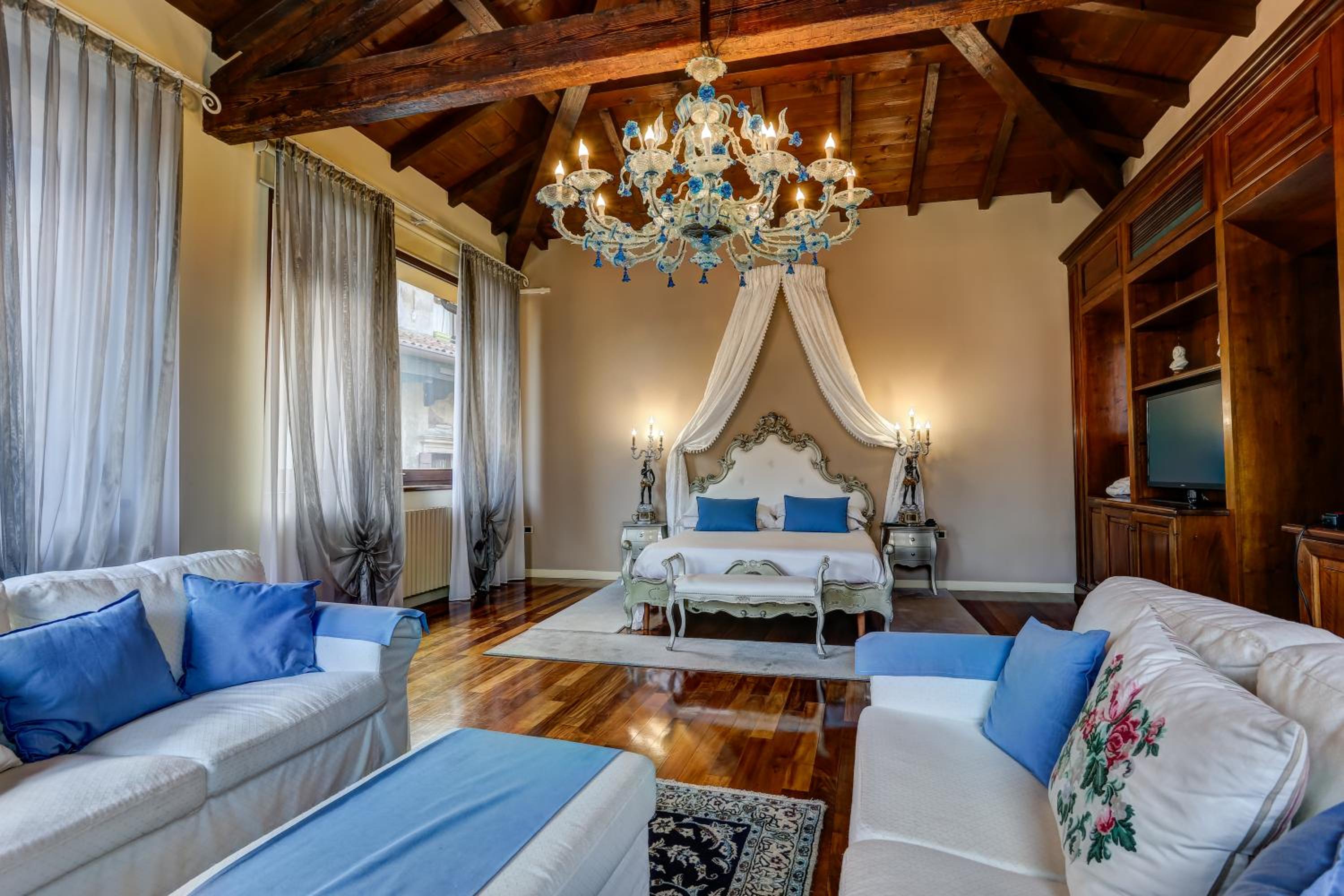 Suite photo 1