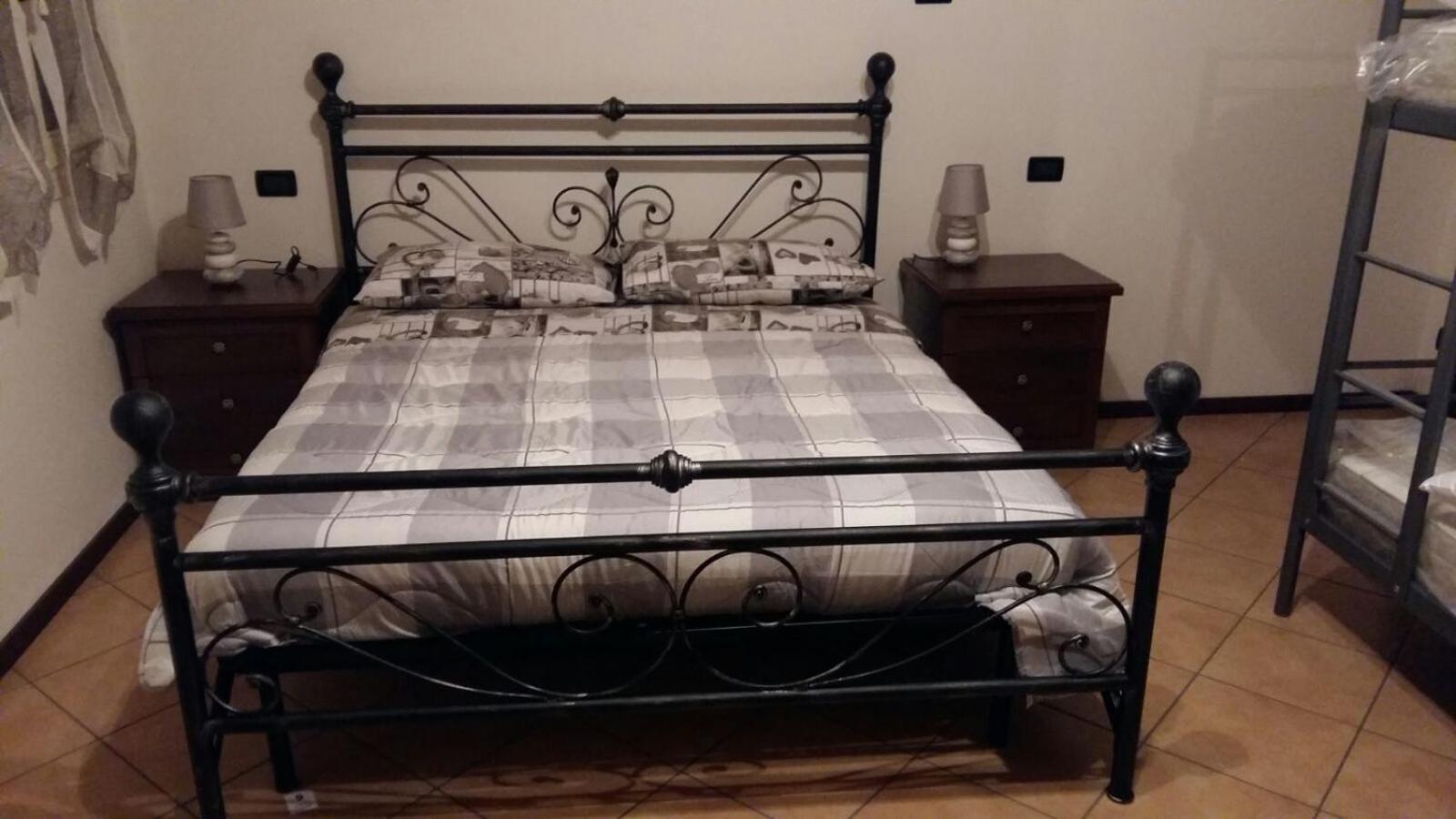 Large Double Room - Photo 1