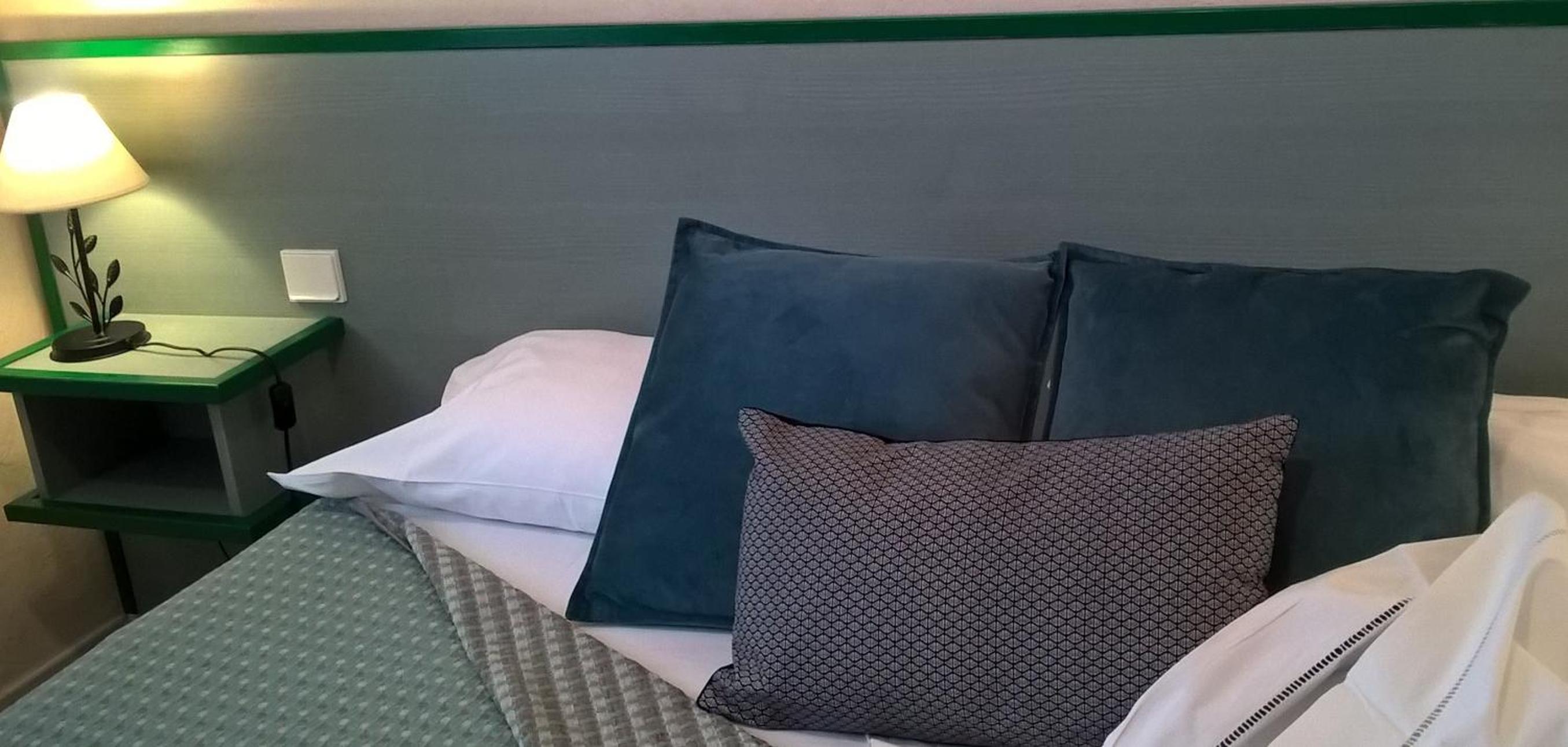 Double or Twin Room with Shower - Photo 9