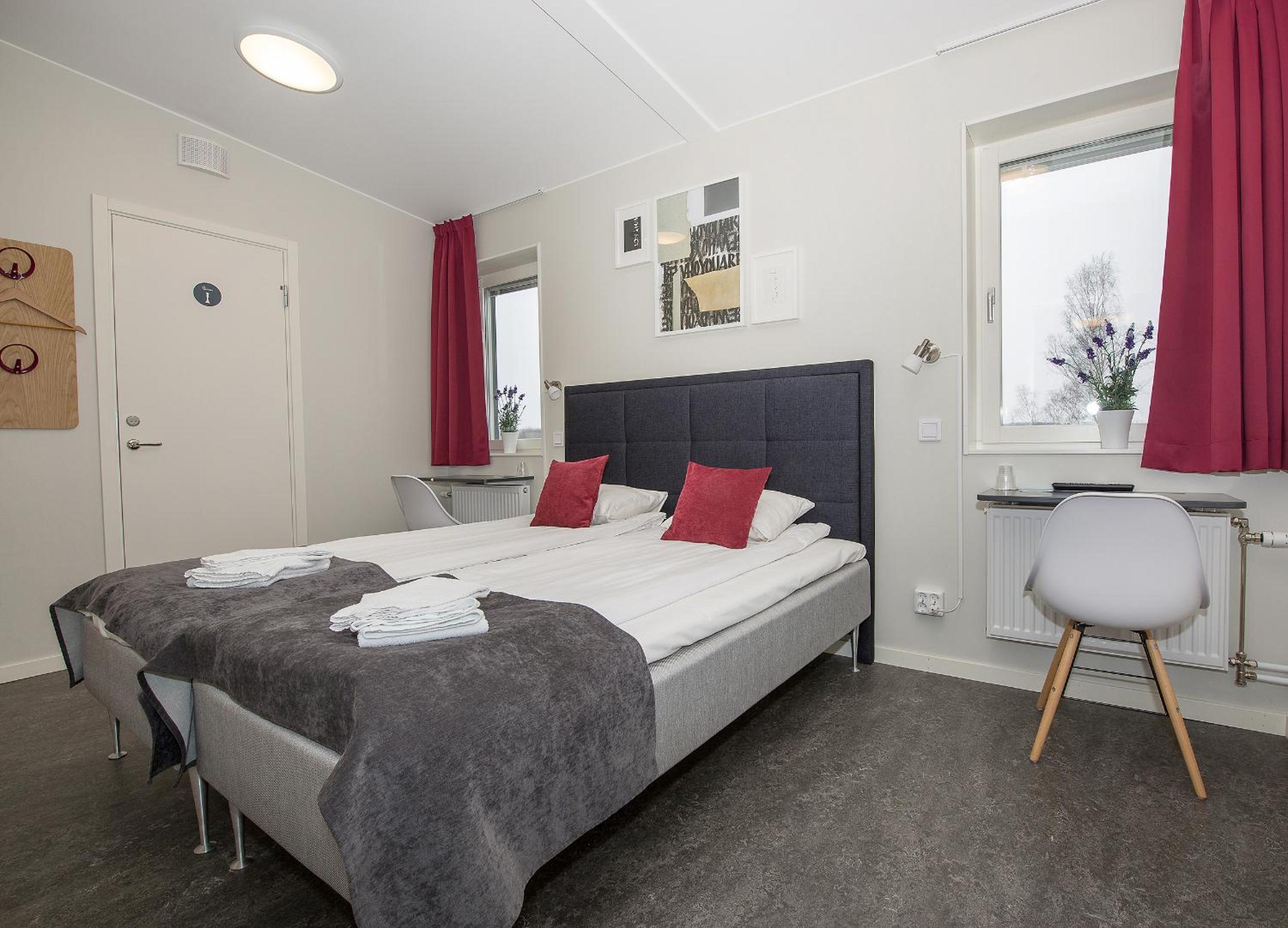 Standard Double or Twin Room - Photo 6